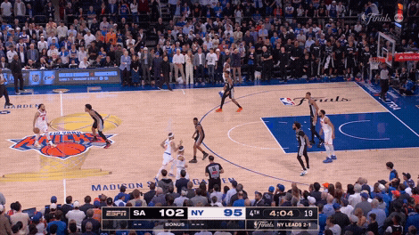 Jose Alvarado screen for Jalen Brunson