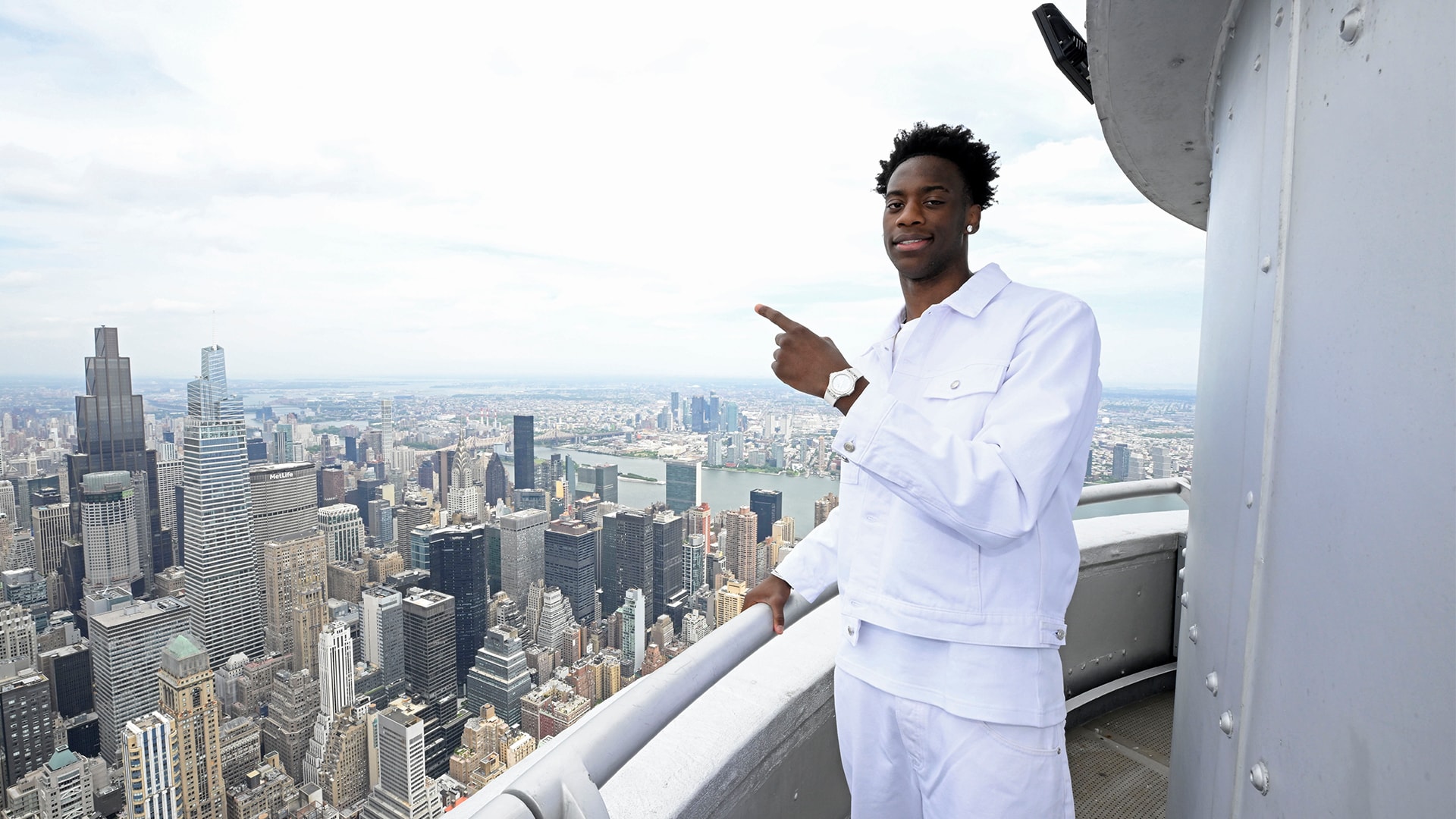 AJ Dybantsa Visits the Empire State Building