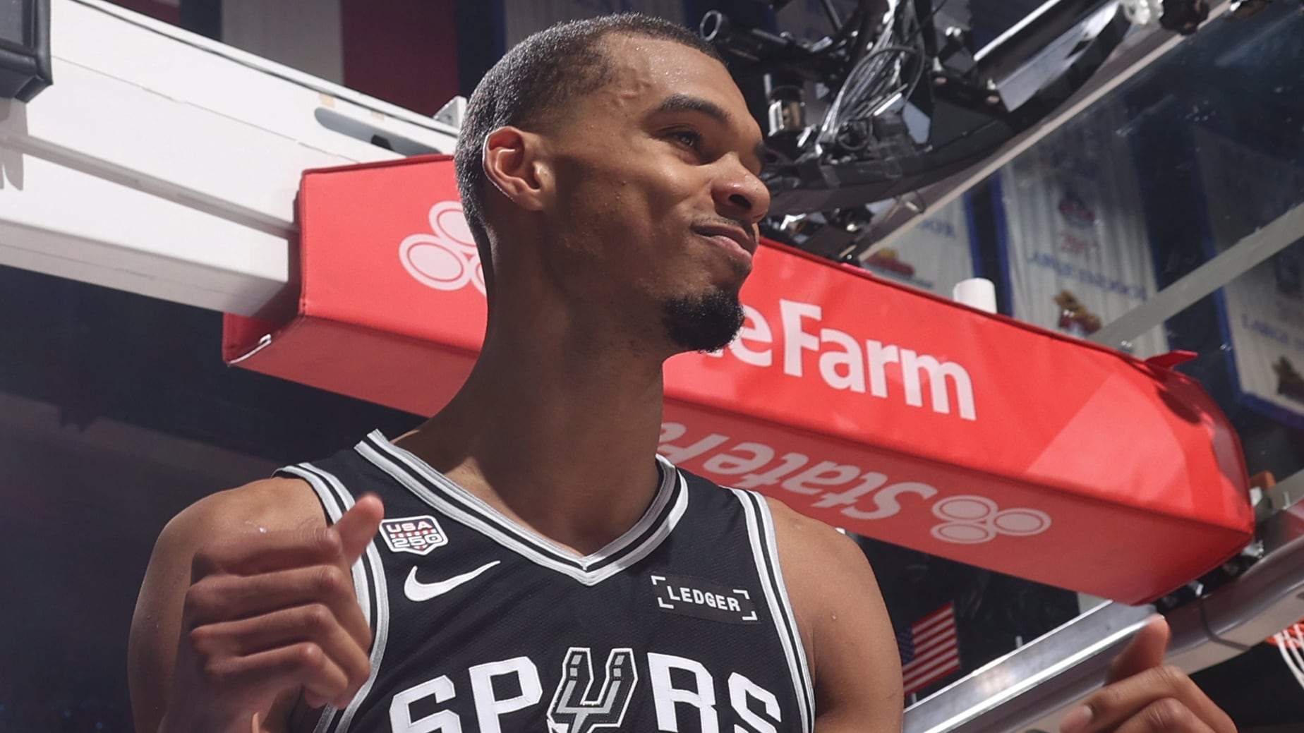 Knicks, Spurs duel down the stretch