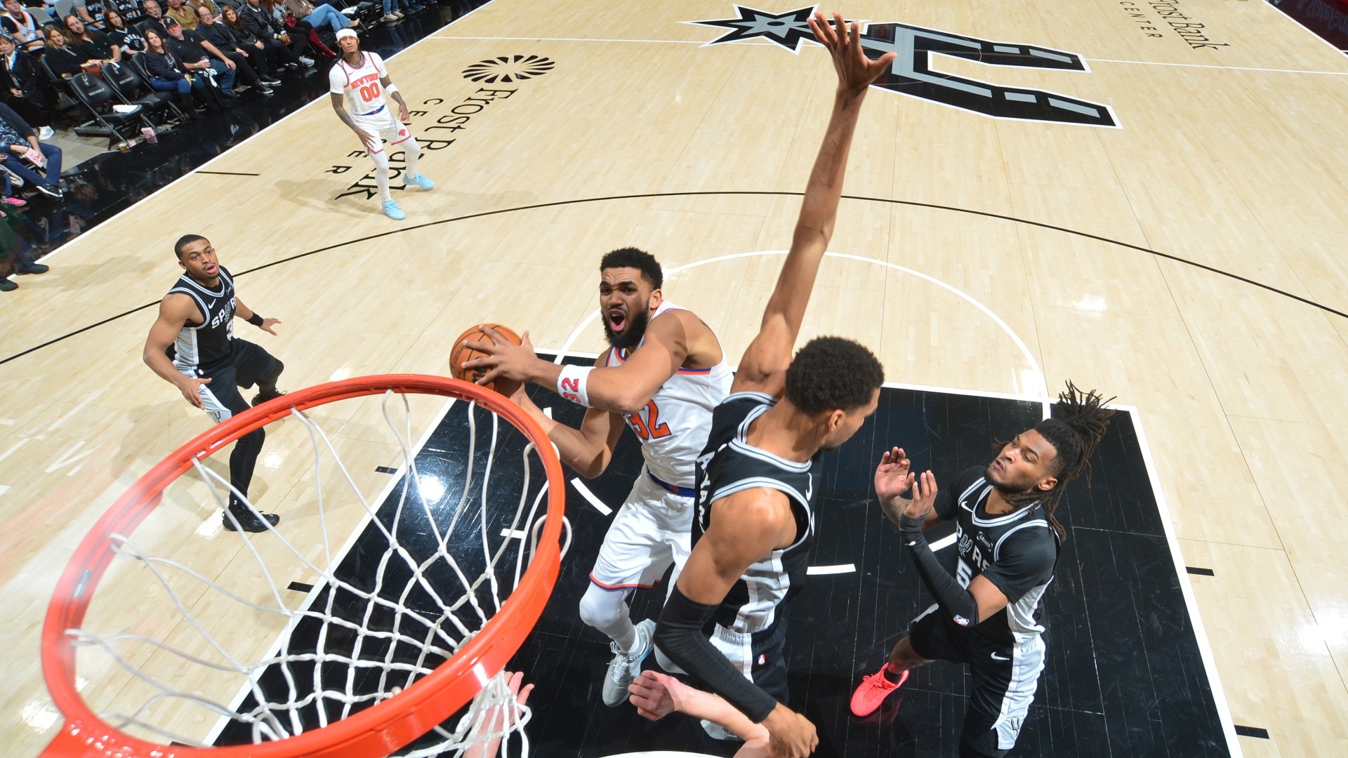 Knicks have dominated the glass against the Spurs