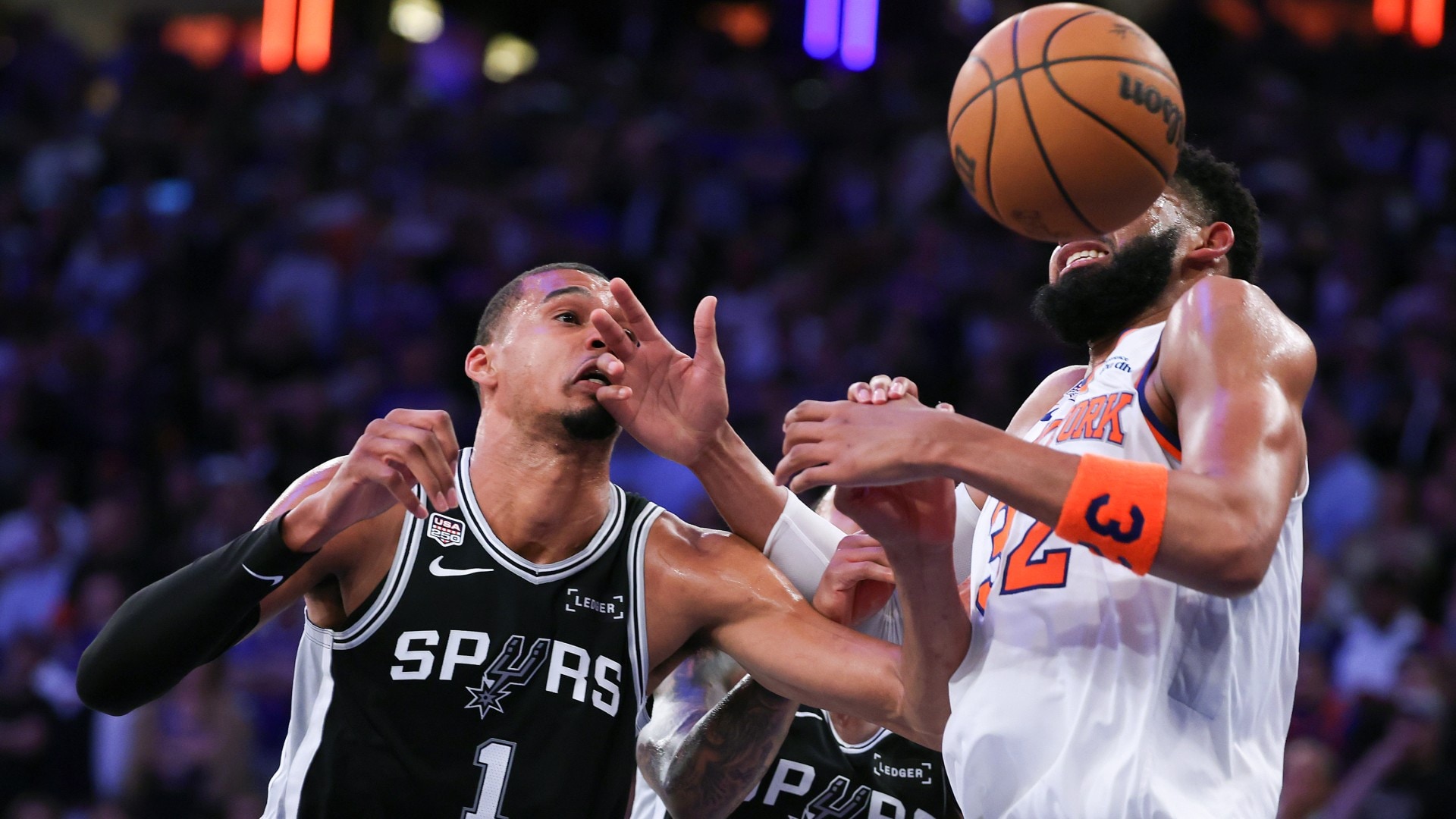 Spurs' defensive rotations are forcing the Knicks to play late in the clock