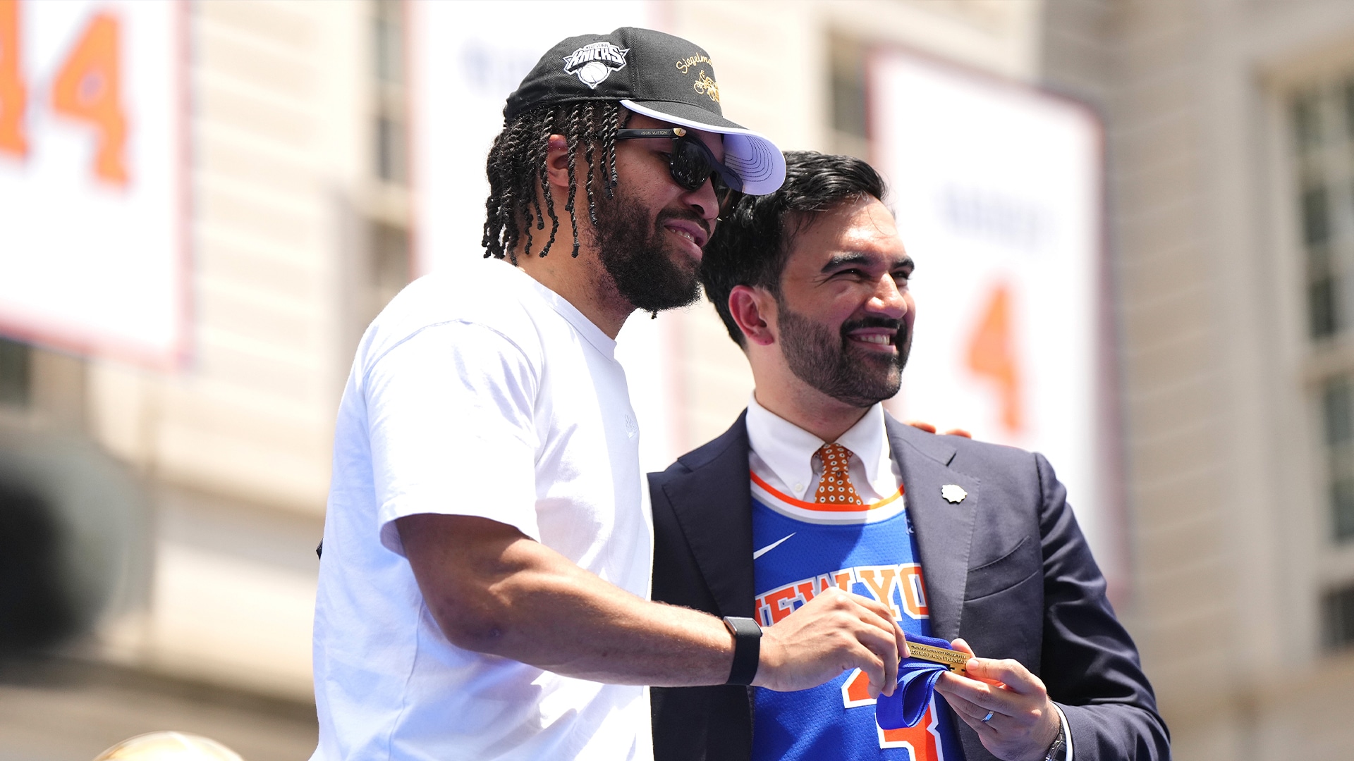 Knicks get the keys to New York at victory parade