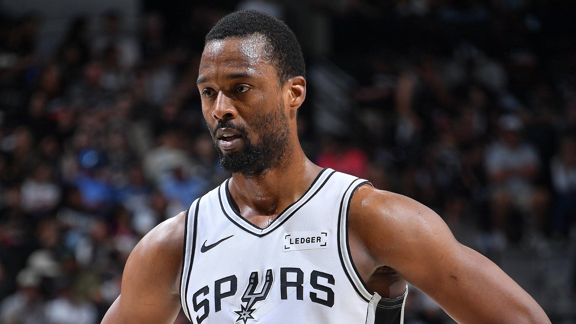 Reports: Harrison Barnes will re-sign with San Antonio