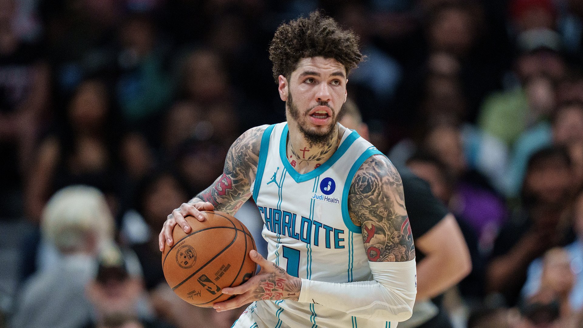 Reports: Wolves trade for Hornets' Ball