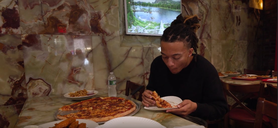 Kingston Flemings eats pizza in NYC