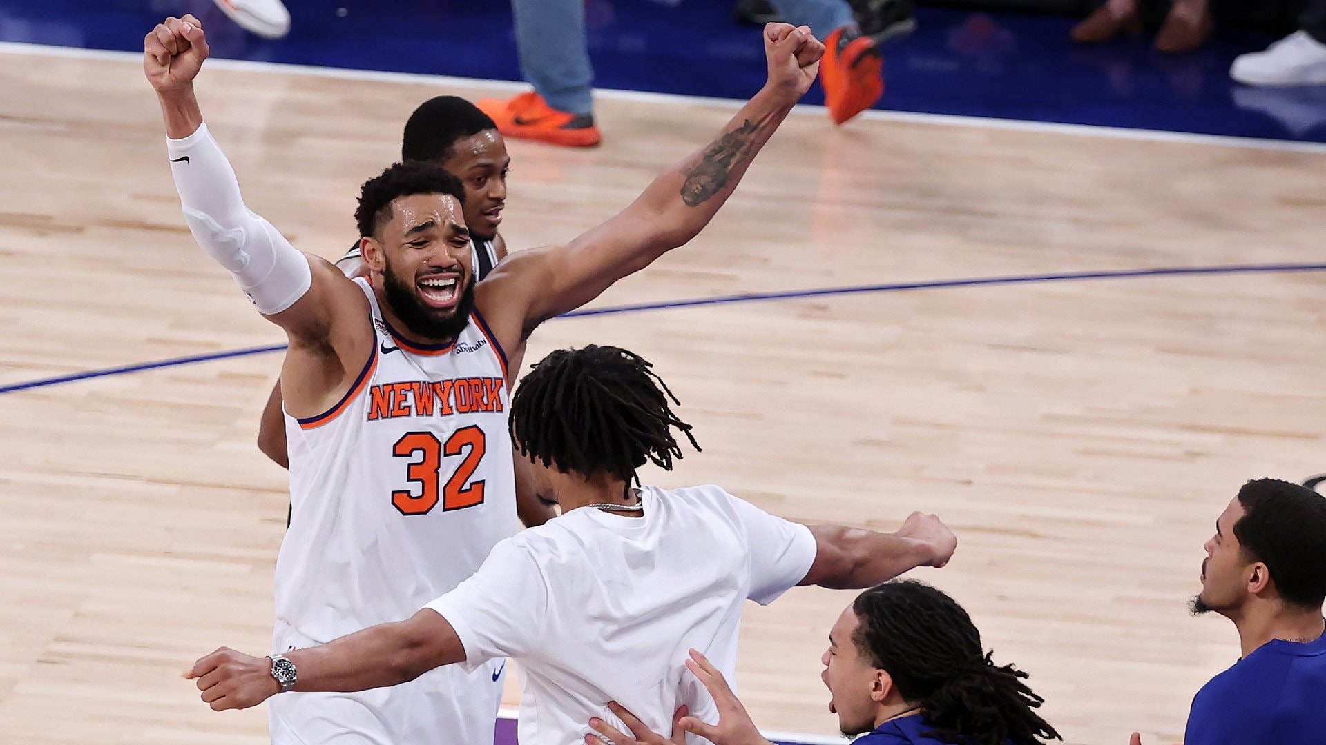 Relive Knicks' historic Game 4 comeback