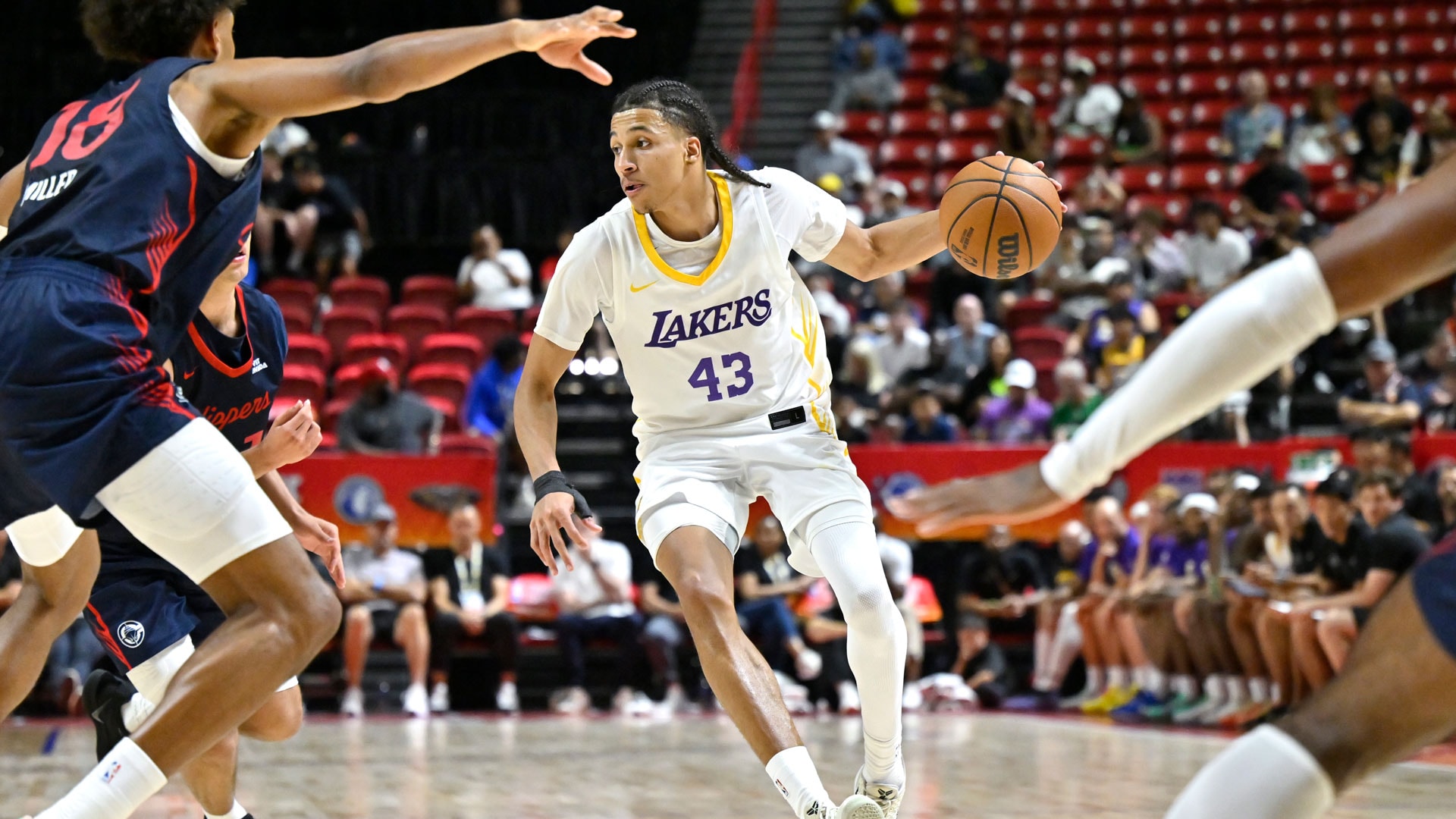 Carr Drives Lakers To Win Over Clippers