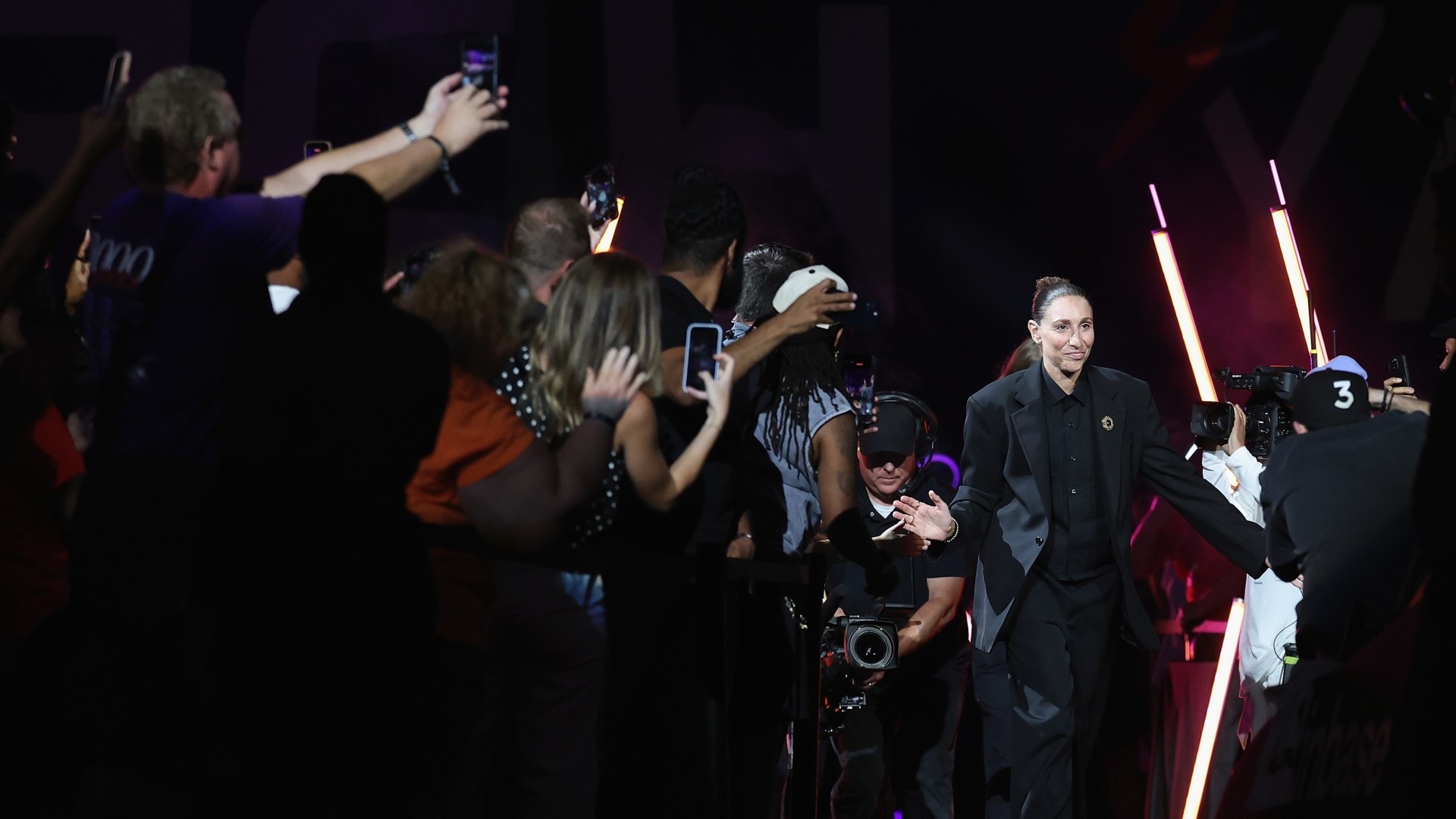 Phoenix Mercury great Diana Taurasi inducted into team's Ring of Honor