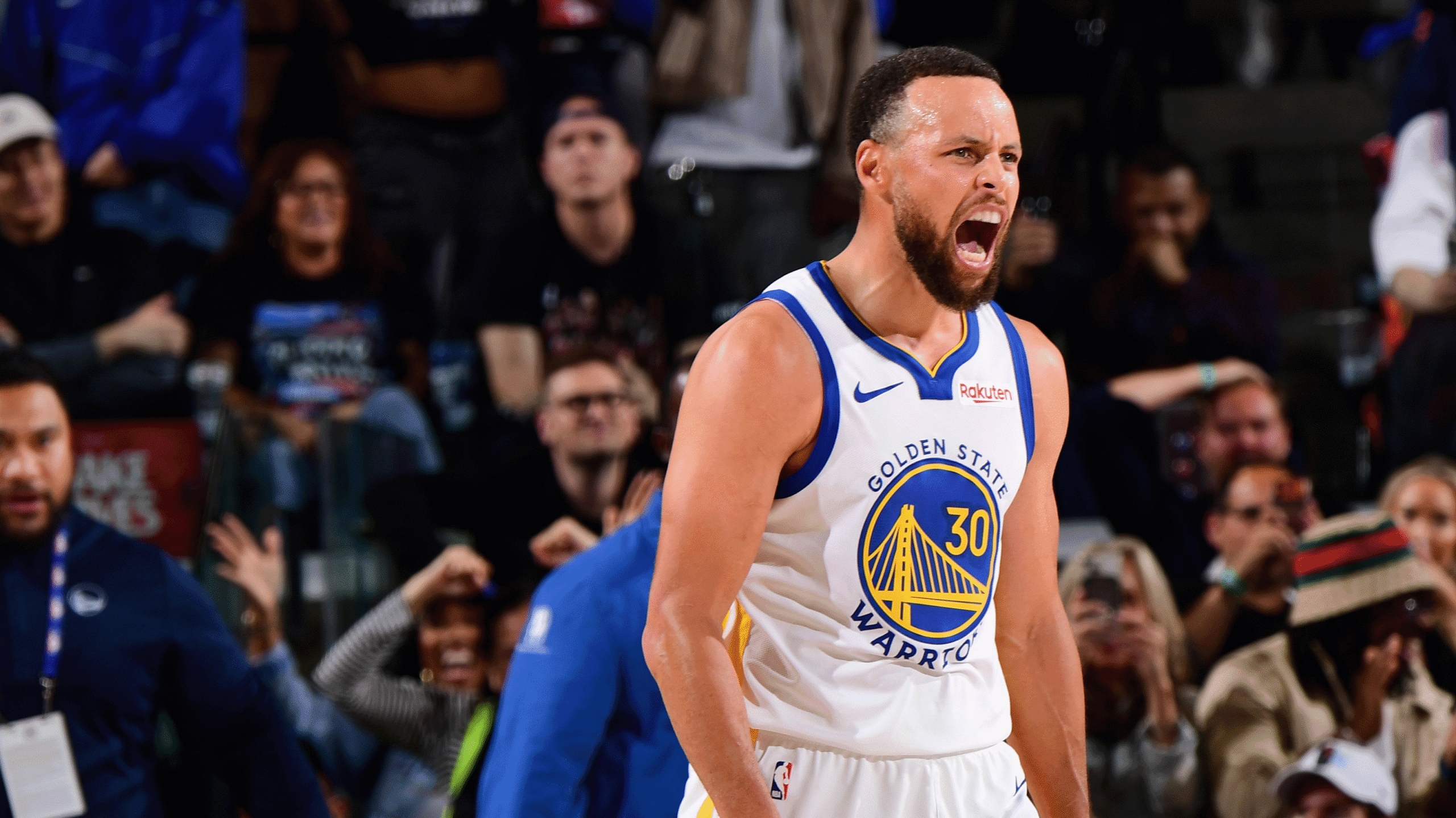 Curry agrees to 2-year extension with Warriors