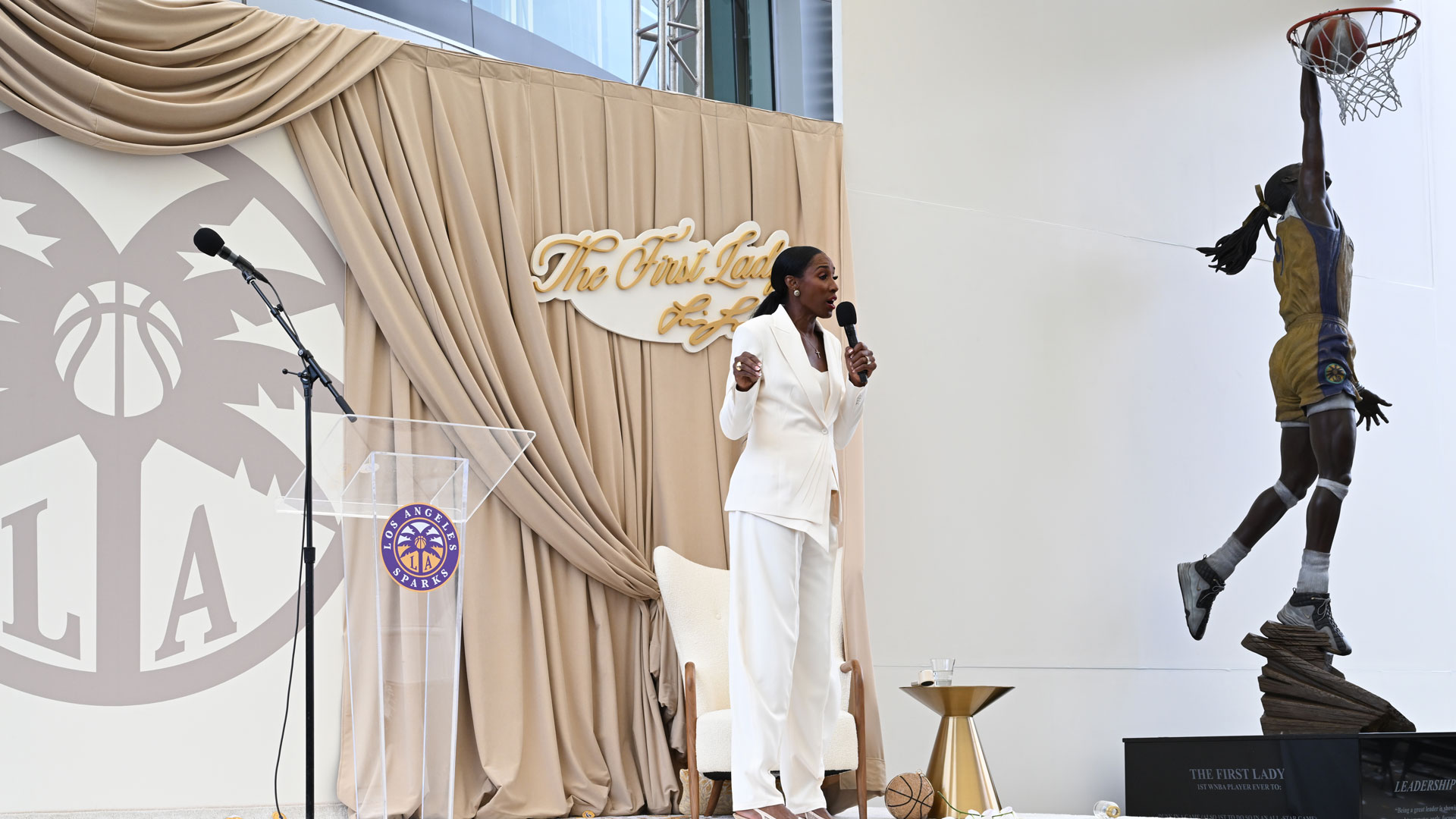 The Association: LA Sparks honor Lisa Leslie with statue