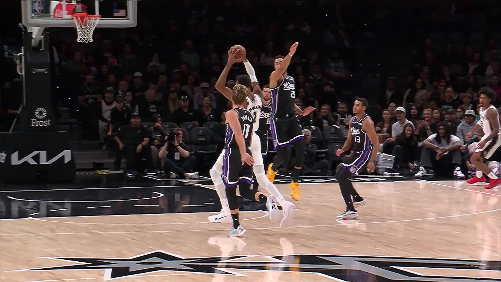 San Antonio Spurs vs. Sacramento Kings - 1st Quarter Highlights