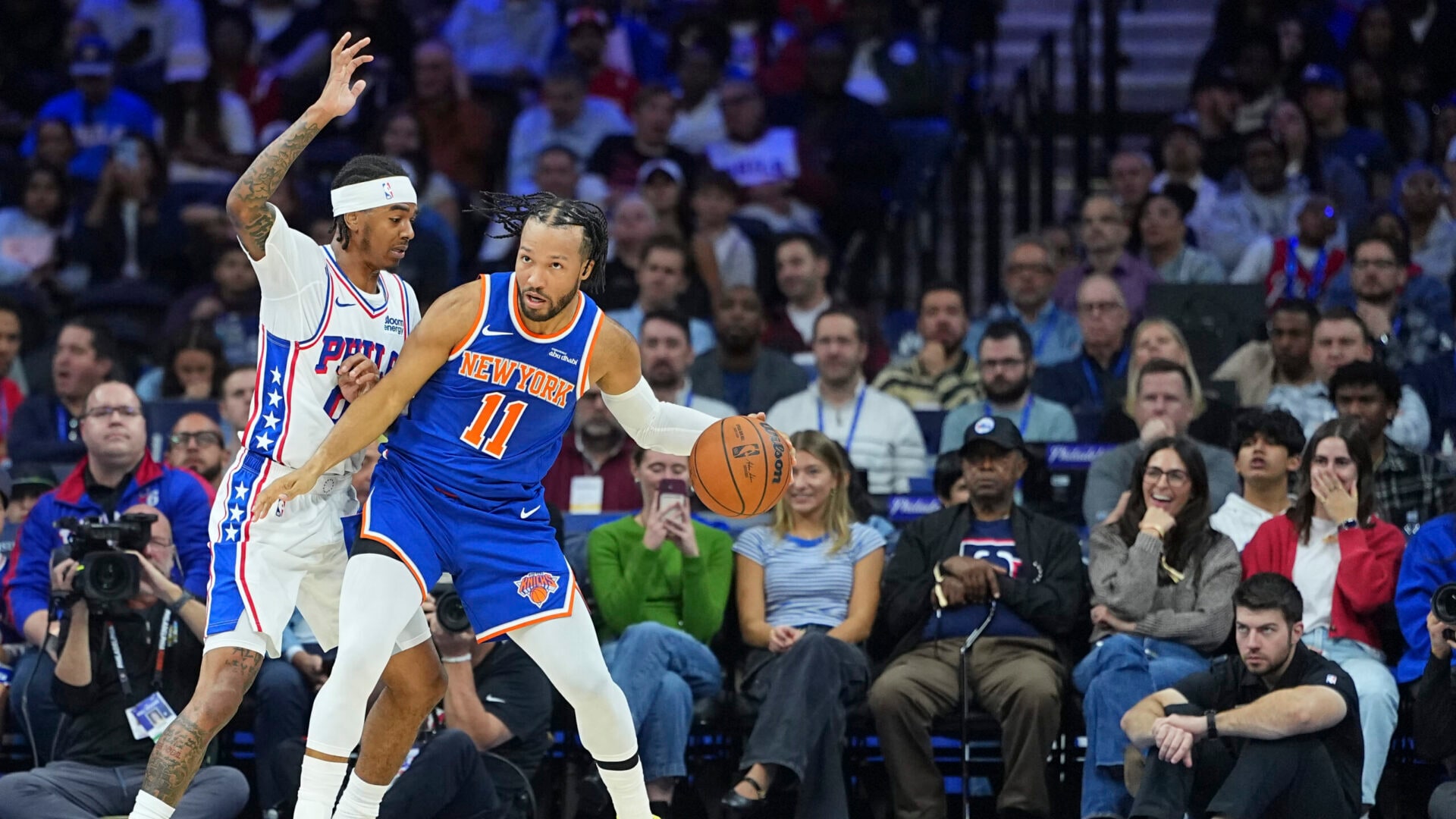 Jalen Brunson knocks down the tough fadeaway