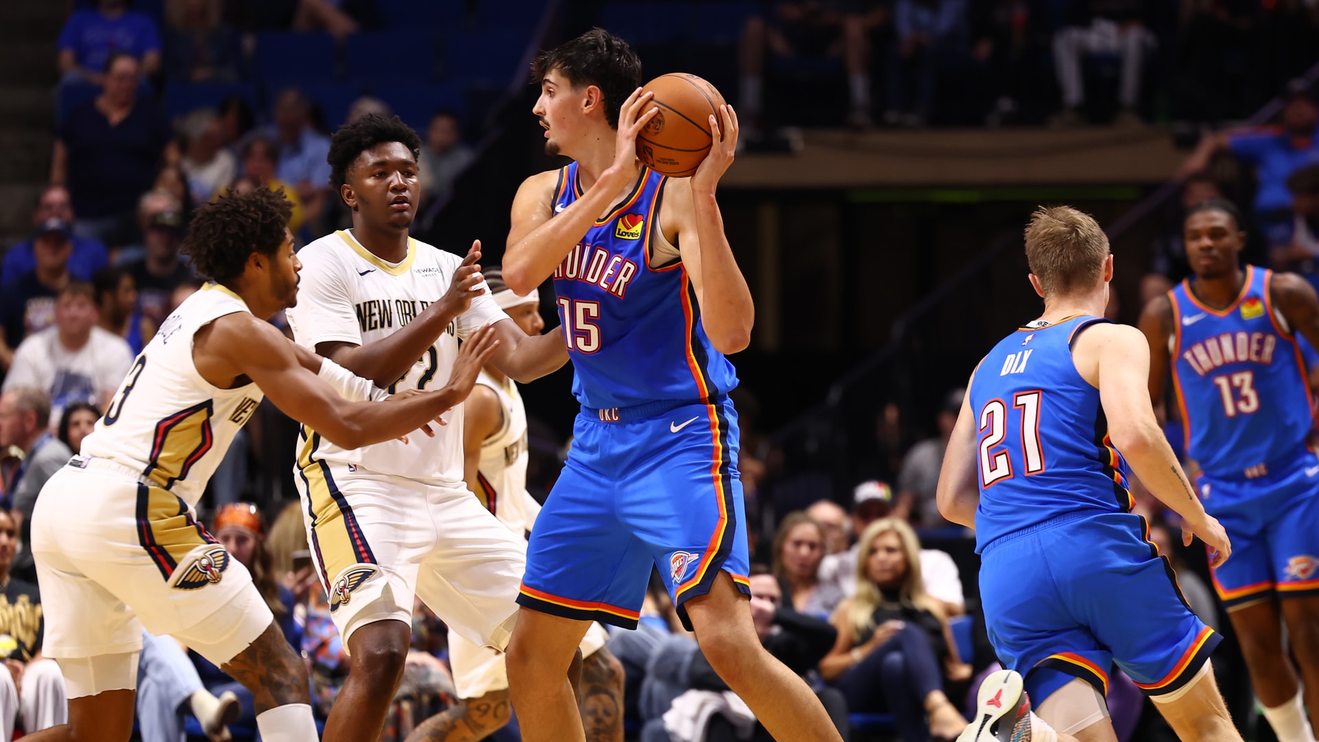 Thunder rookies Aday Mara & Bennett Stitz getting preseason buckets vs. Pelicans