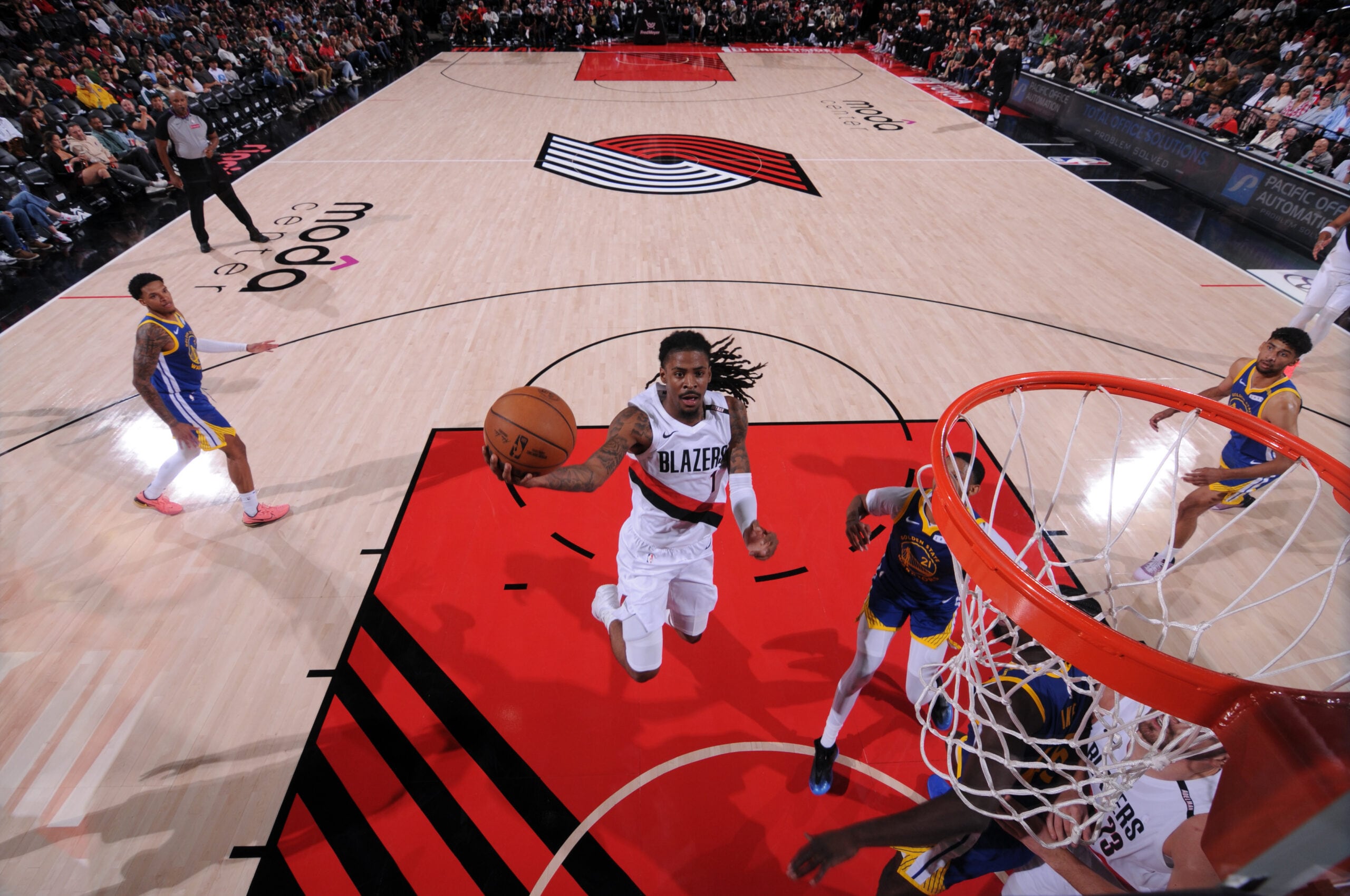 Blazers host London Lions to tip off Monday's action