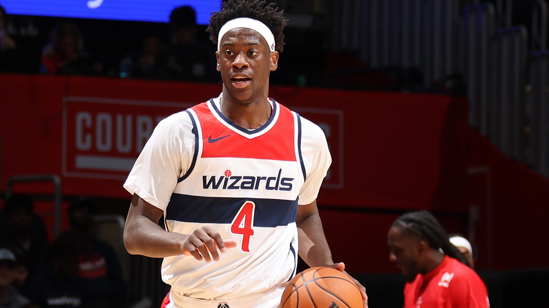 AJ Dybantsa shows off the handles on transition and-1 bucket