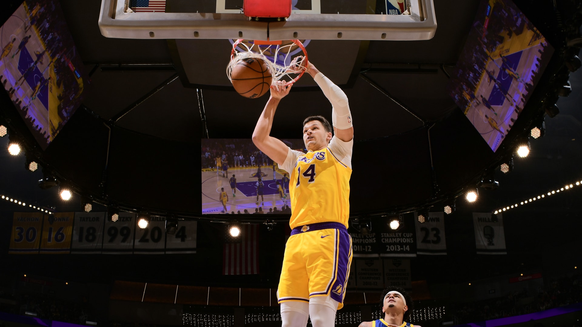 Walker Kessler slams home the alley-oop
