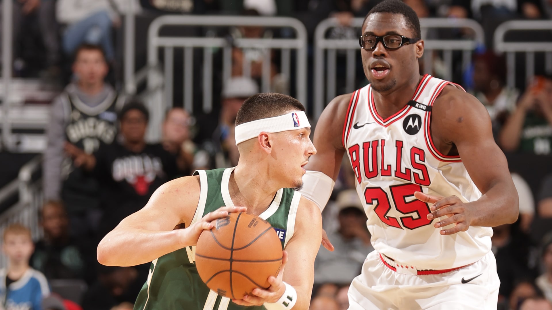 Herro erupts for 34 in narrow loss to Bulls