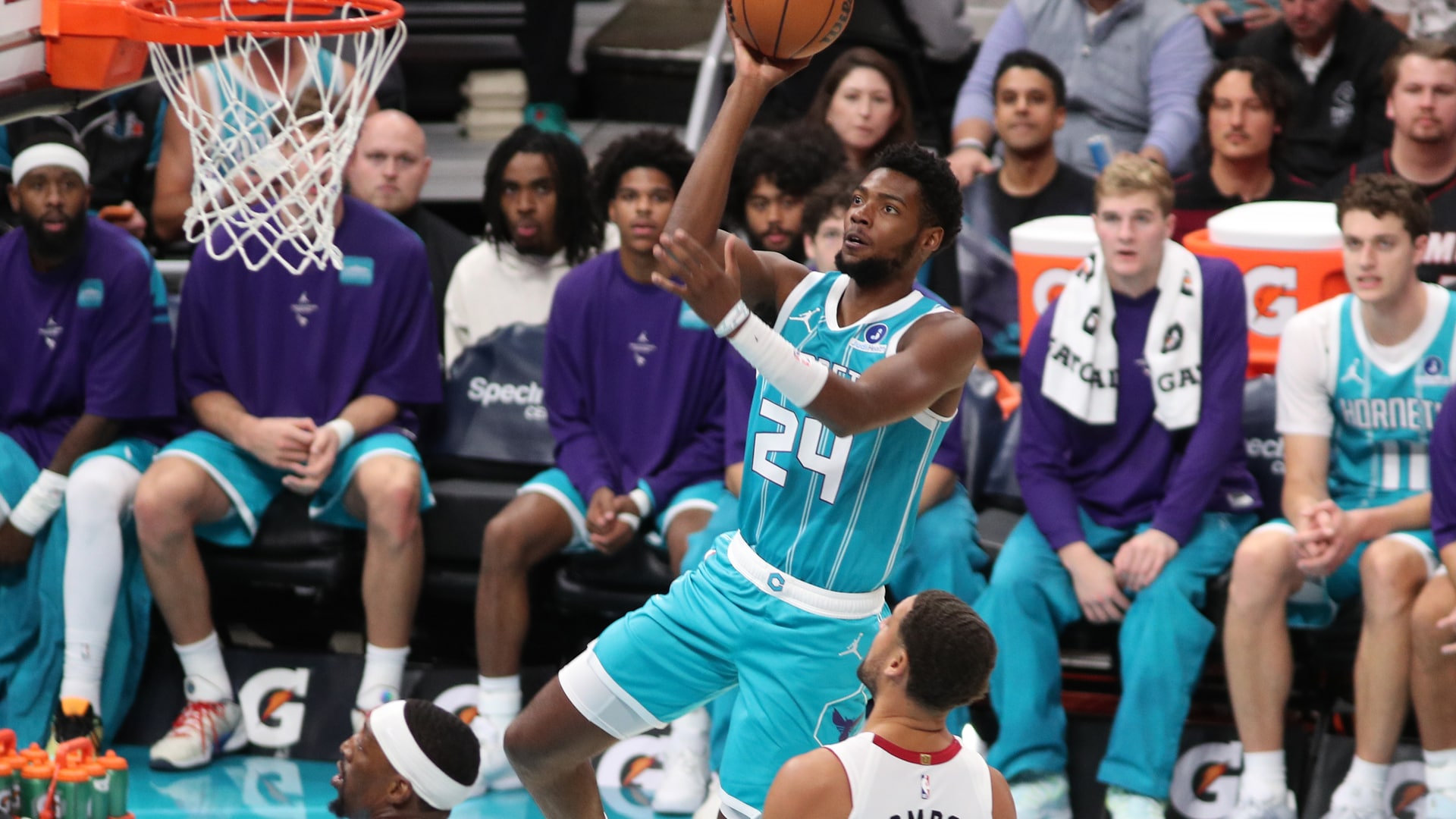Miller drops 34, Hornets hold off Heat