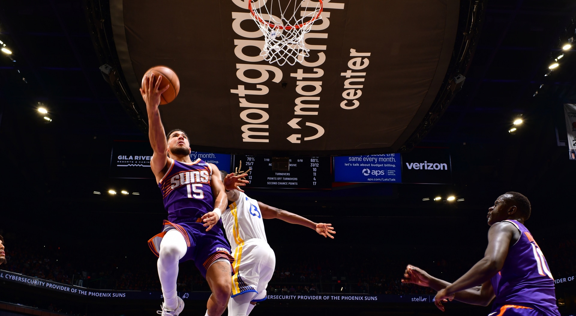 Booker cooks up 43 to beat Warriors