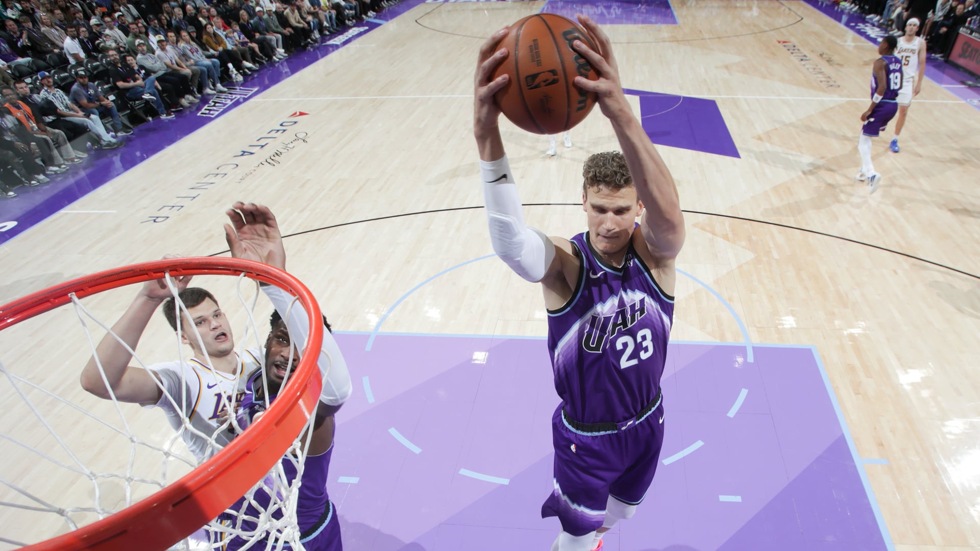 Markkanen pours in 28 despite the loss in LA