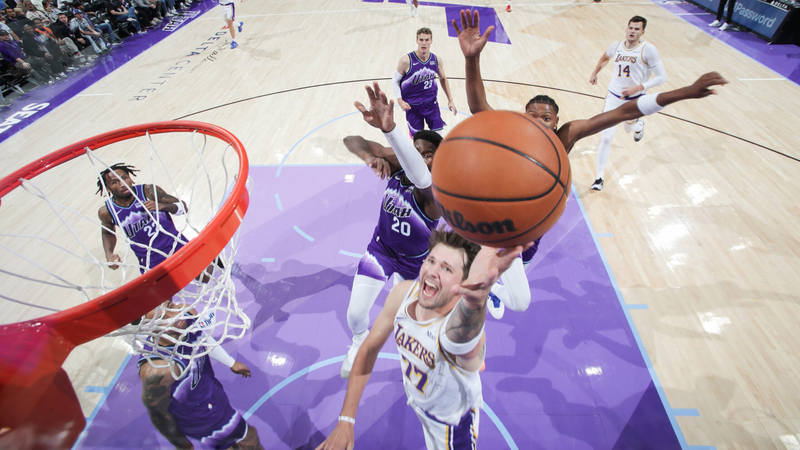 Luka puts up 52 and 10 as Lakers improve to 3-0