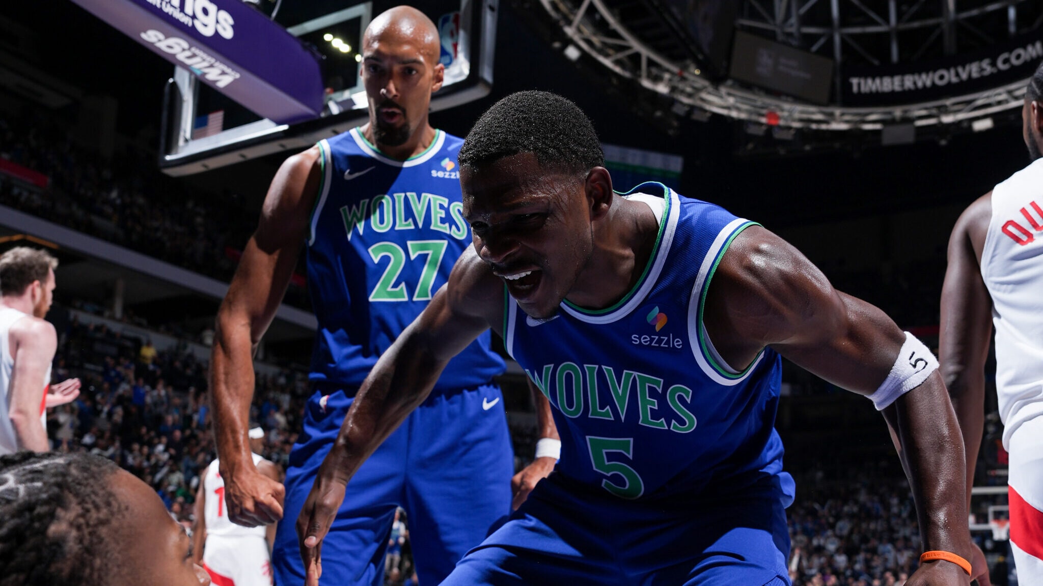 Wolves thrash Raptors, win 11th straight home opener