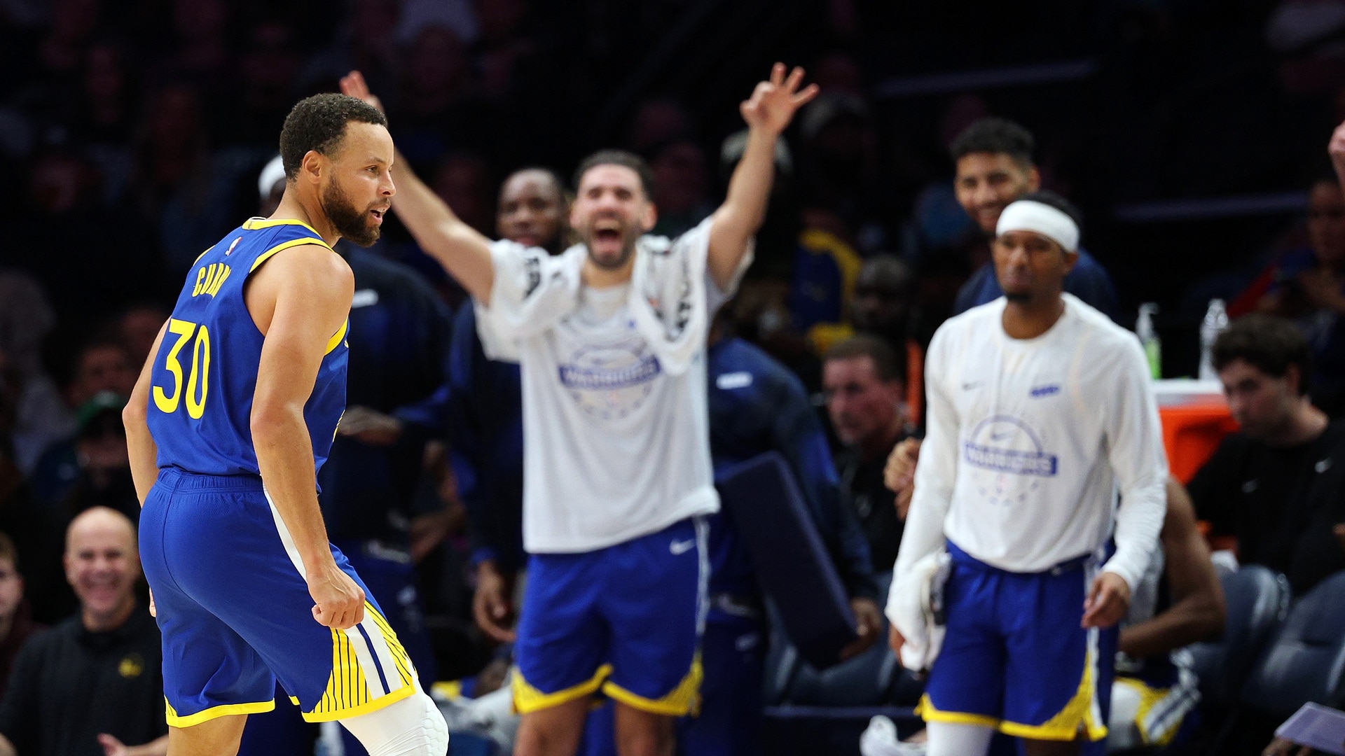Chef Curry sizzles for 44
