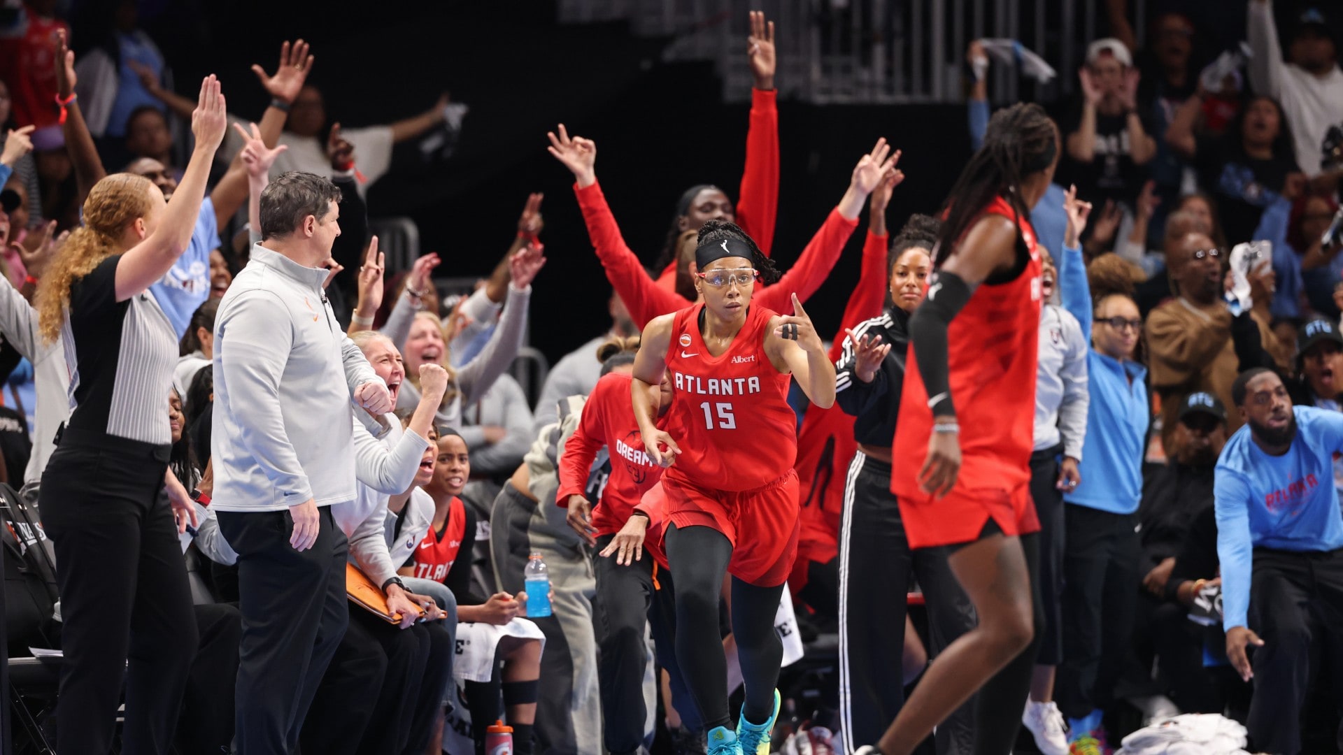 Dream dominate 1st quarter, force Game 7