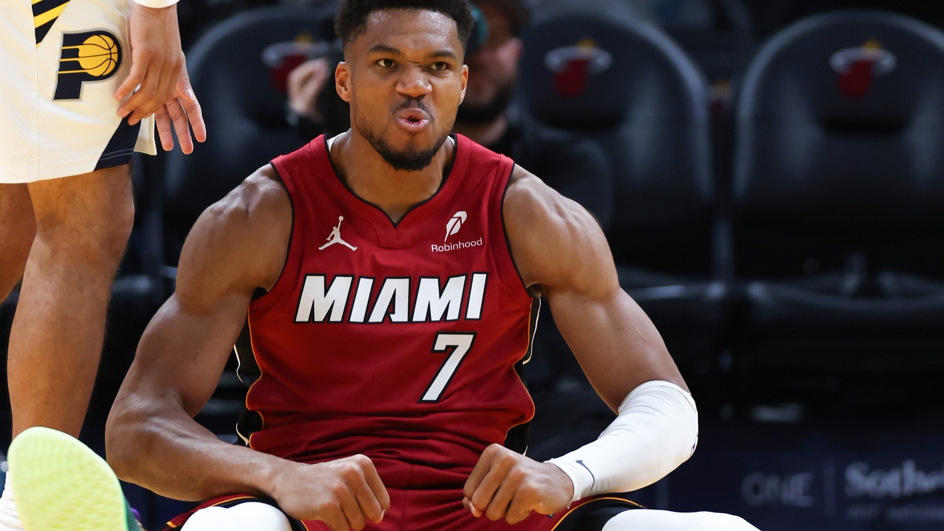 Giannis goes off to open NBA Emirates Cup