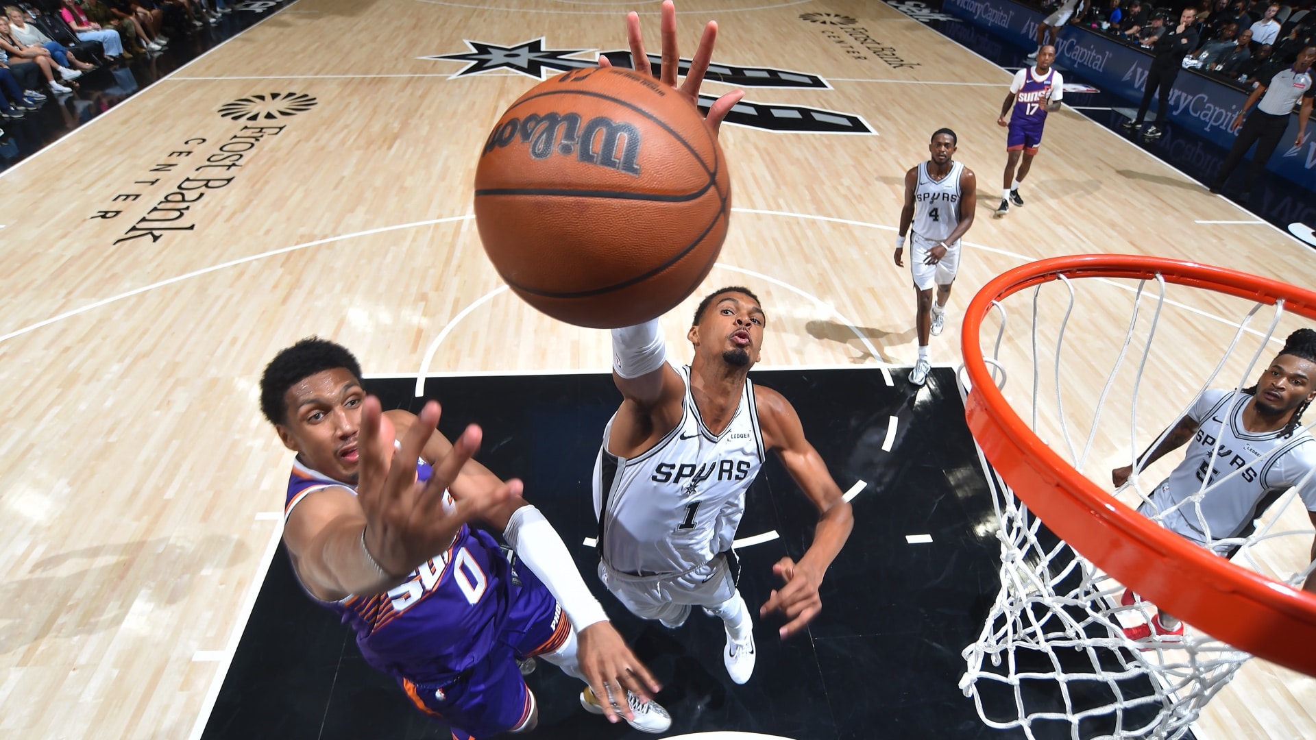 Wemby shines with 19 points, four blocks