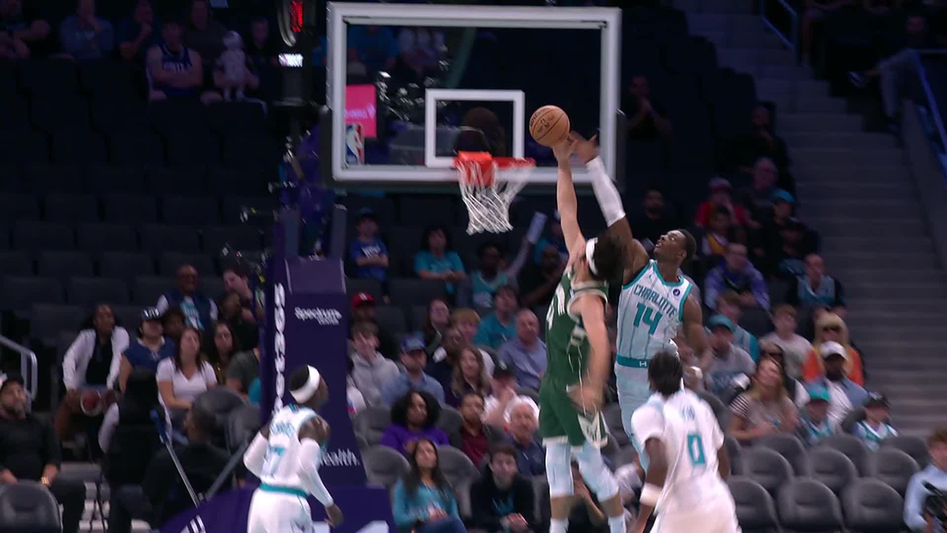 Charlotte Hornets vs. Milwaukee Bucks - 1st Half Highlights