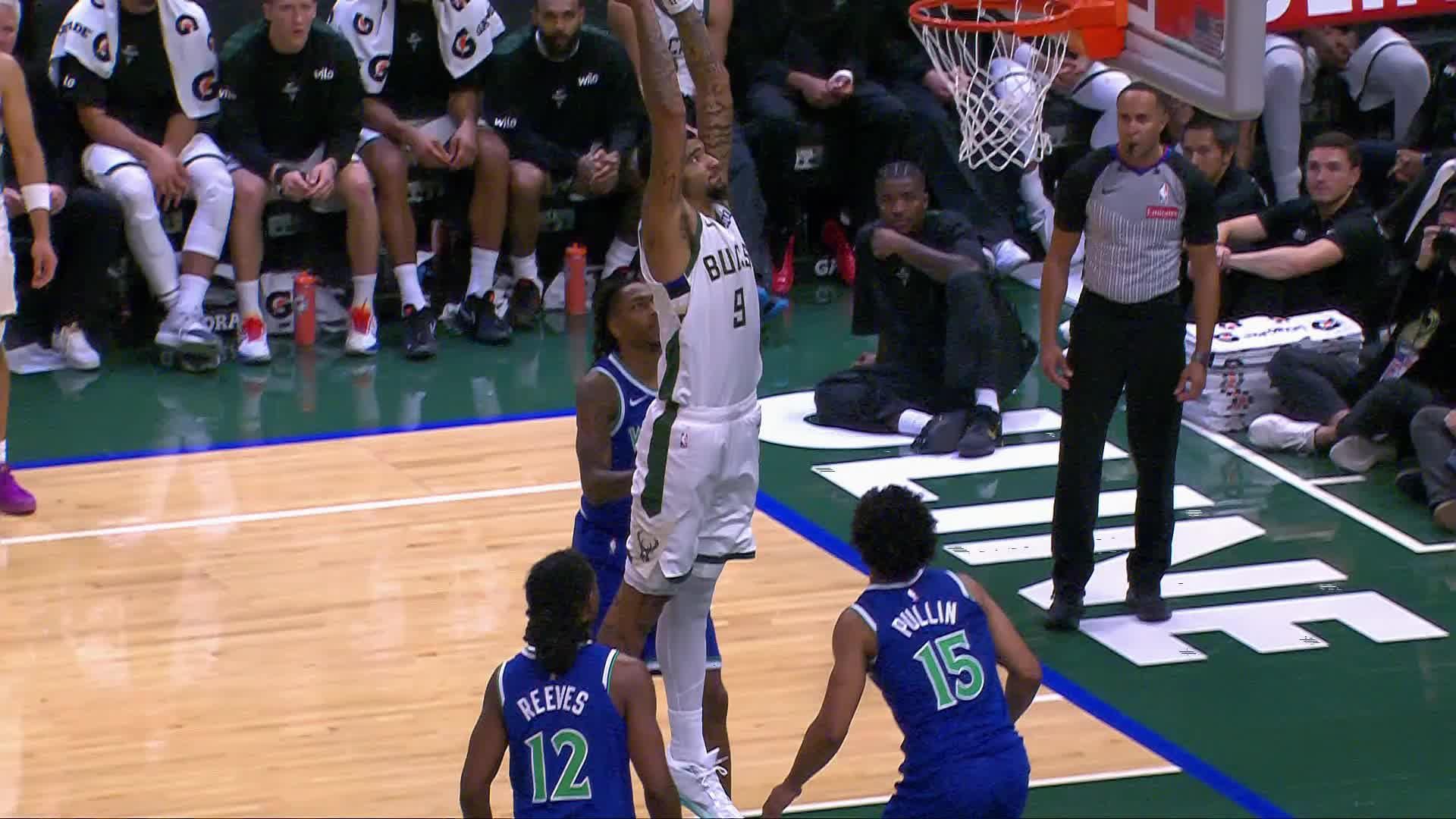 Milwaukee Bucks vs. Minnesota Timberwolves - 4th Quarter Highlights