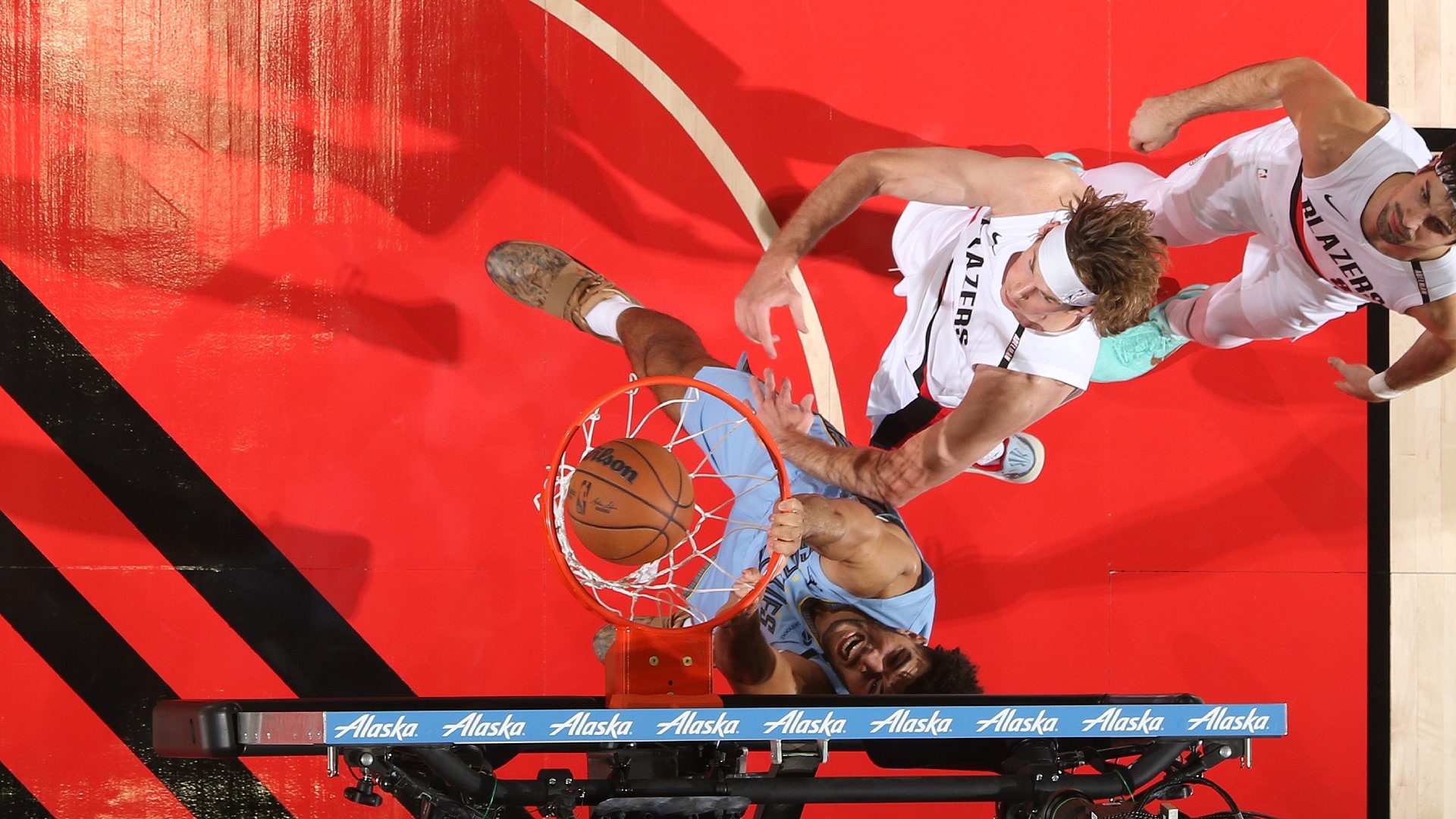Boozer's triple-double helps Grizzlies move to 5-0