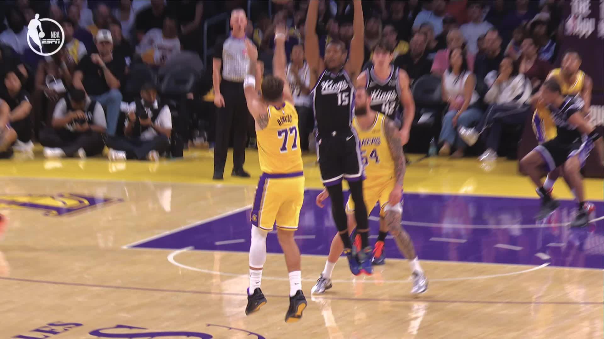 Los Angeles Lakers vs. Sacramento Kings - 1st Half Highlights