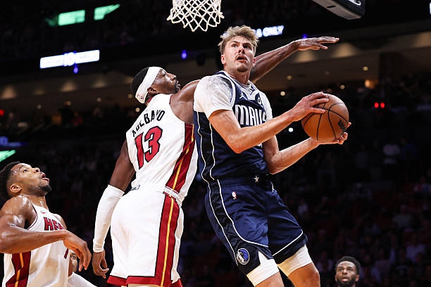 Flagg cooks up 29 points in a Mavs win