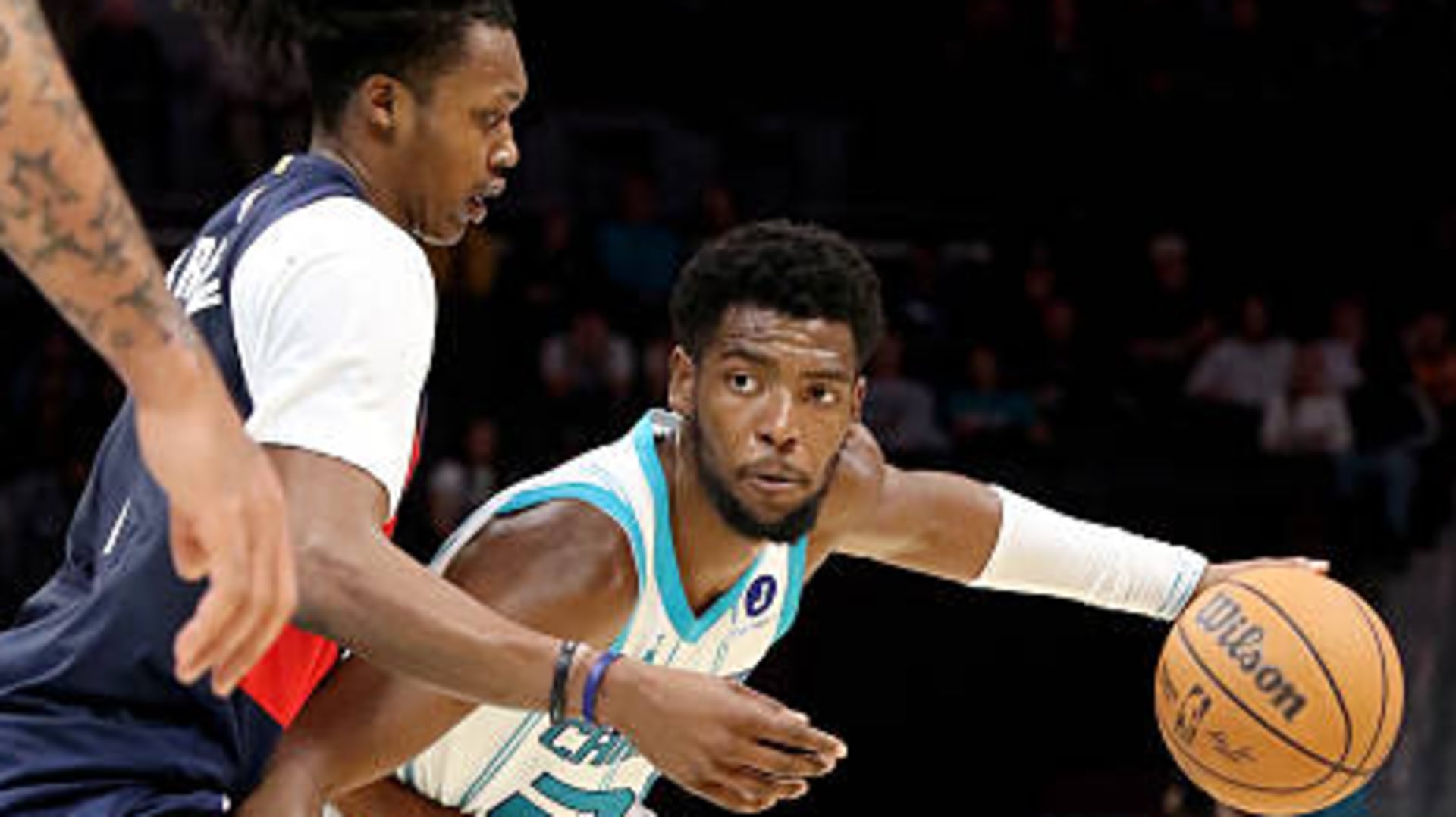 Miller erupts for 39 points in Hornets win
