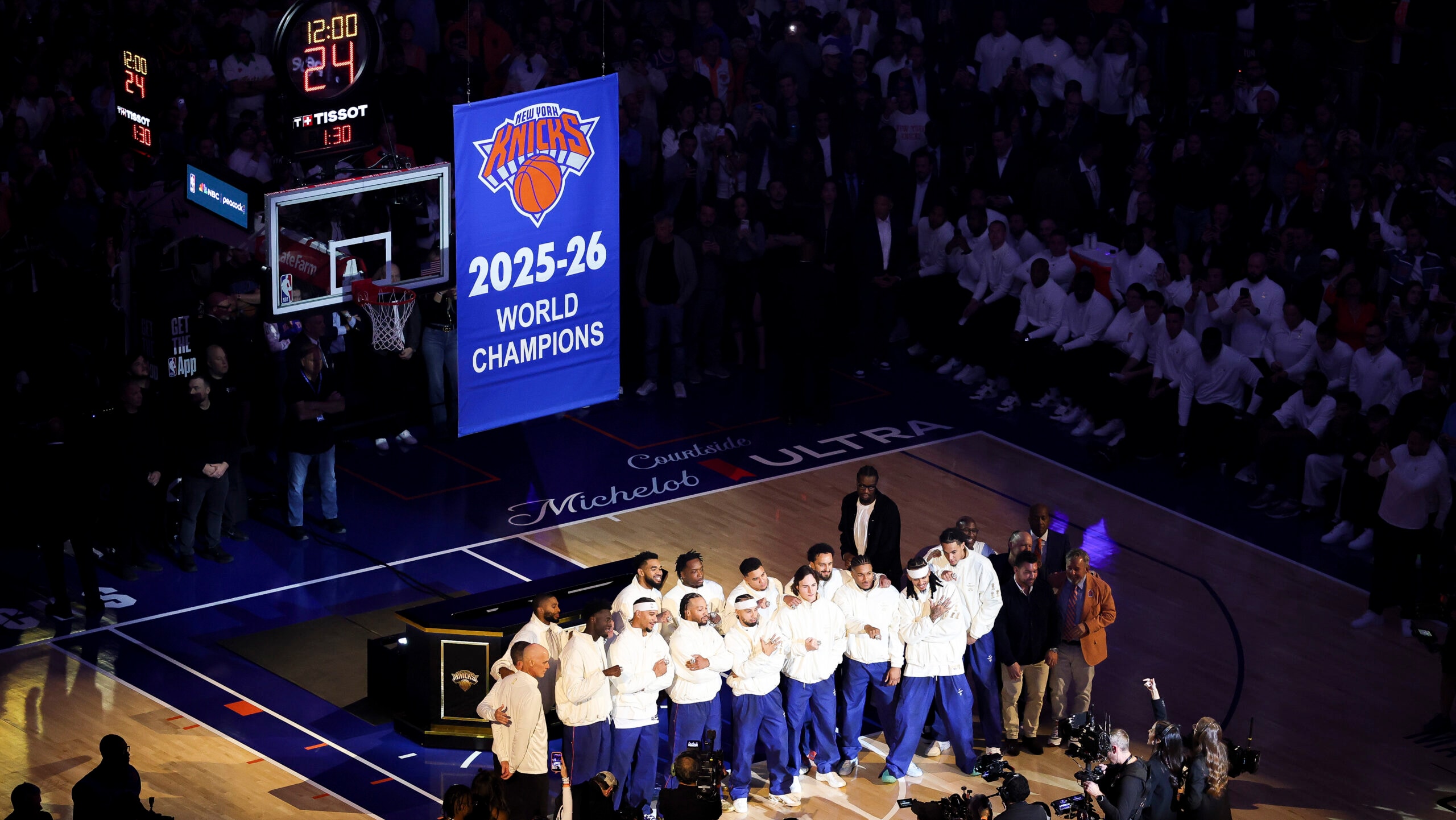 Knicks raise championship banner to the rafters