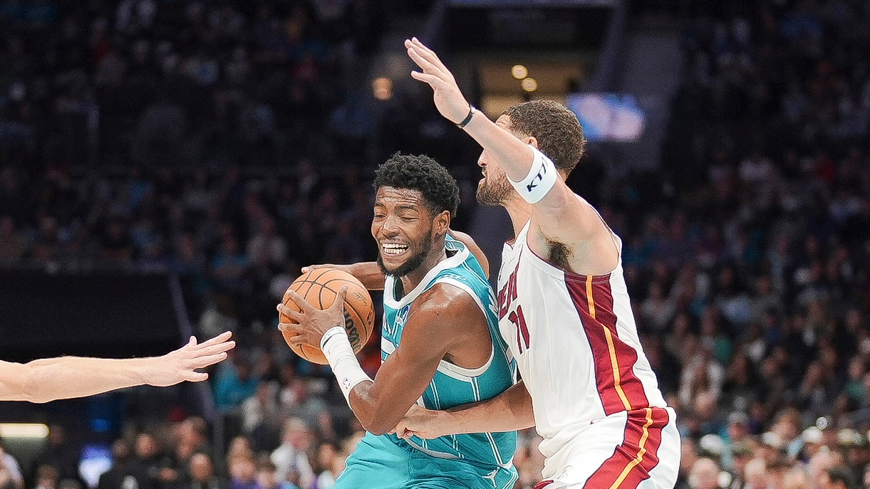 With Miller's 34 leading way, Hornets turn back Heat