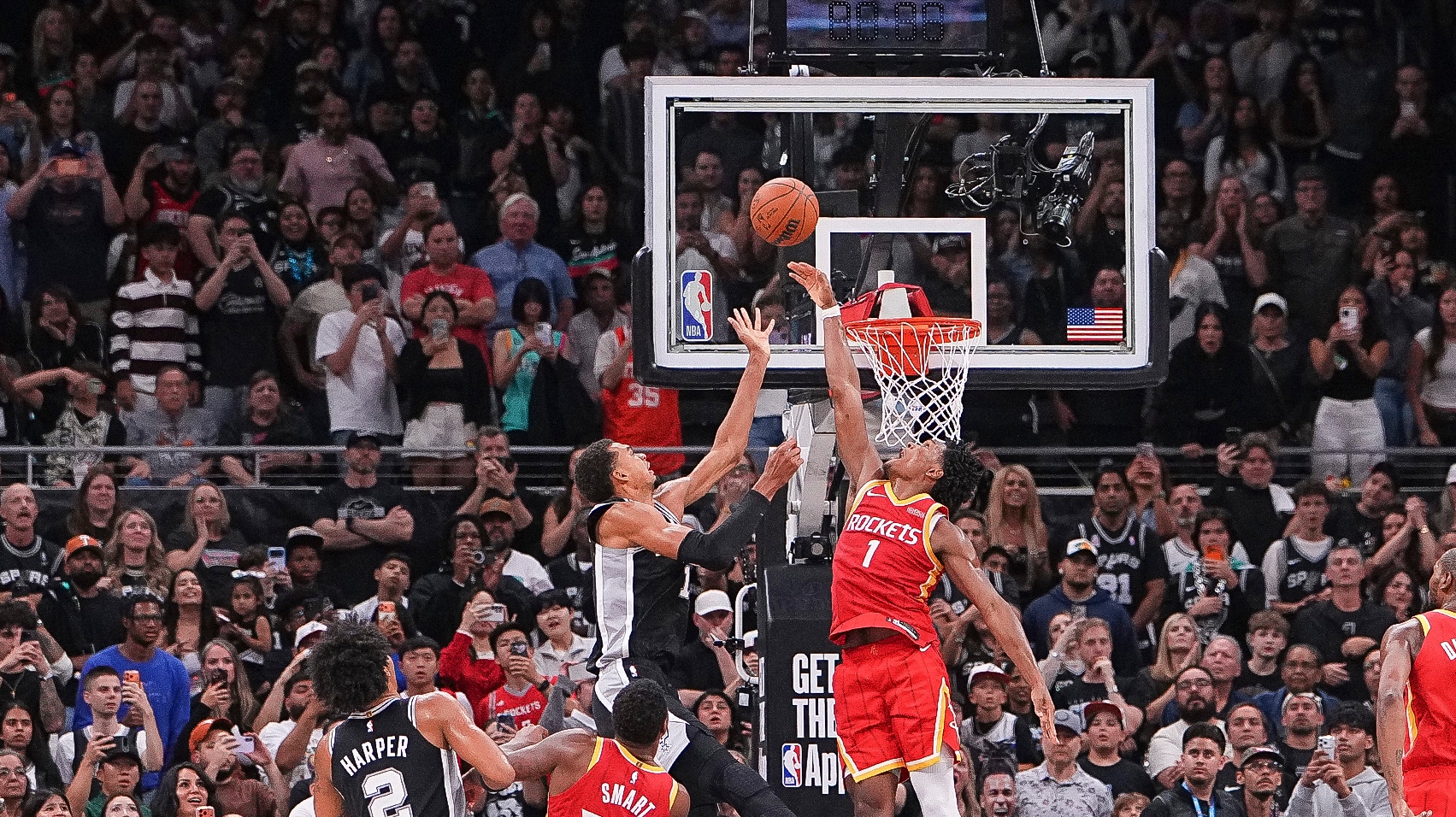 Thompson's game-saving block seals Rockets' victory