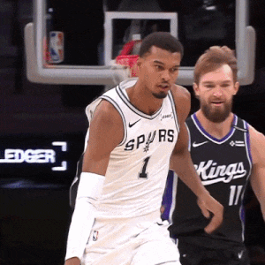 Victor Wembanyama flushes a self alley-oop in transition.