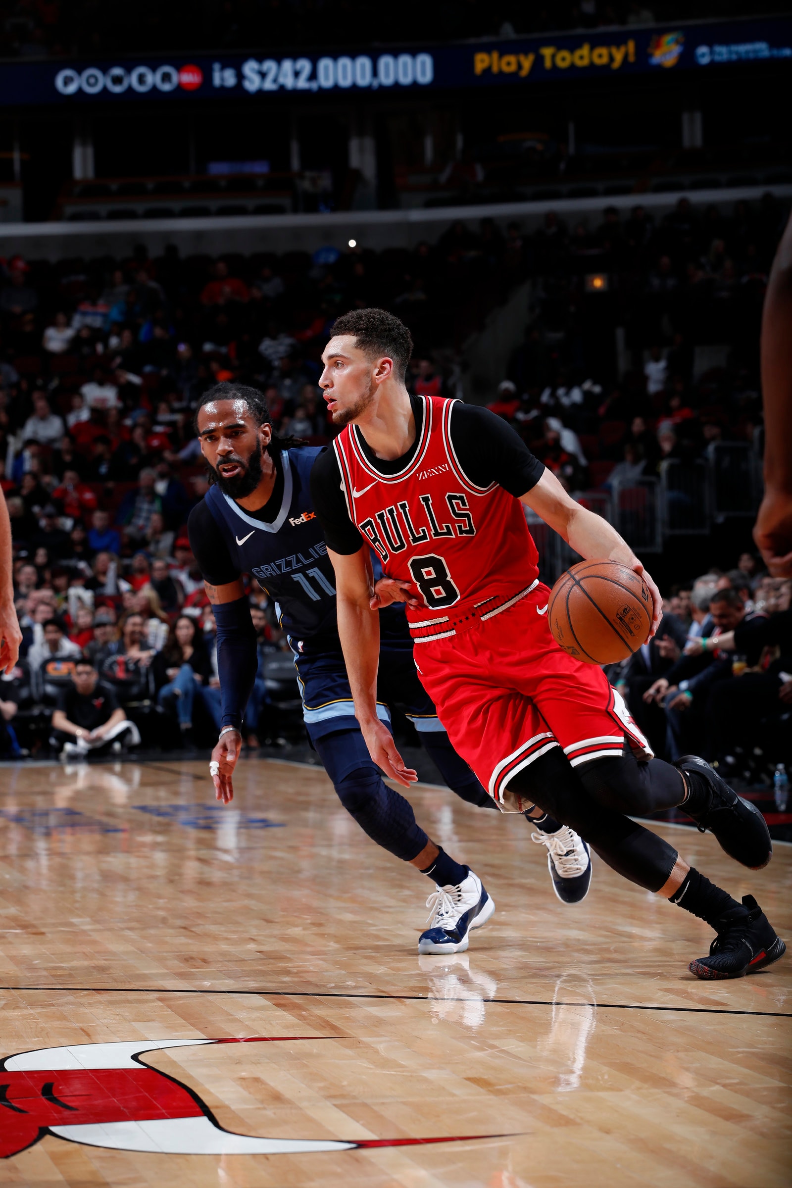 Zach LaVine dribbling against Memphis Grizzlies