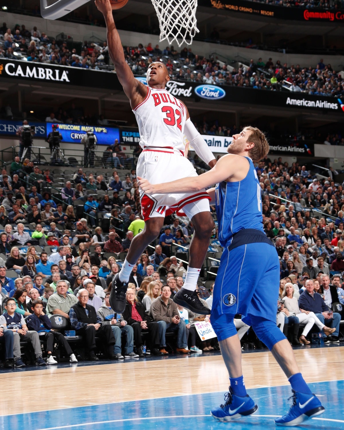 Kris Dunn #32 of the Chicago Bulls shoots a lay up against Dirk Nowitzki #41 of the Dallas Mavericks