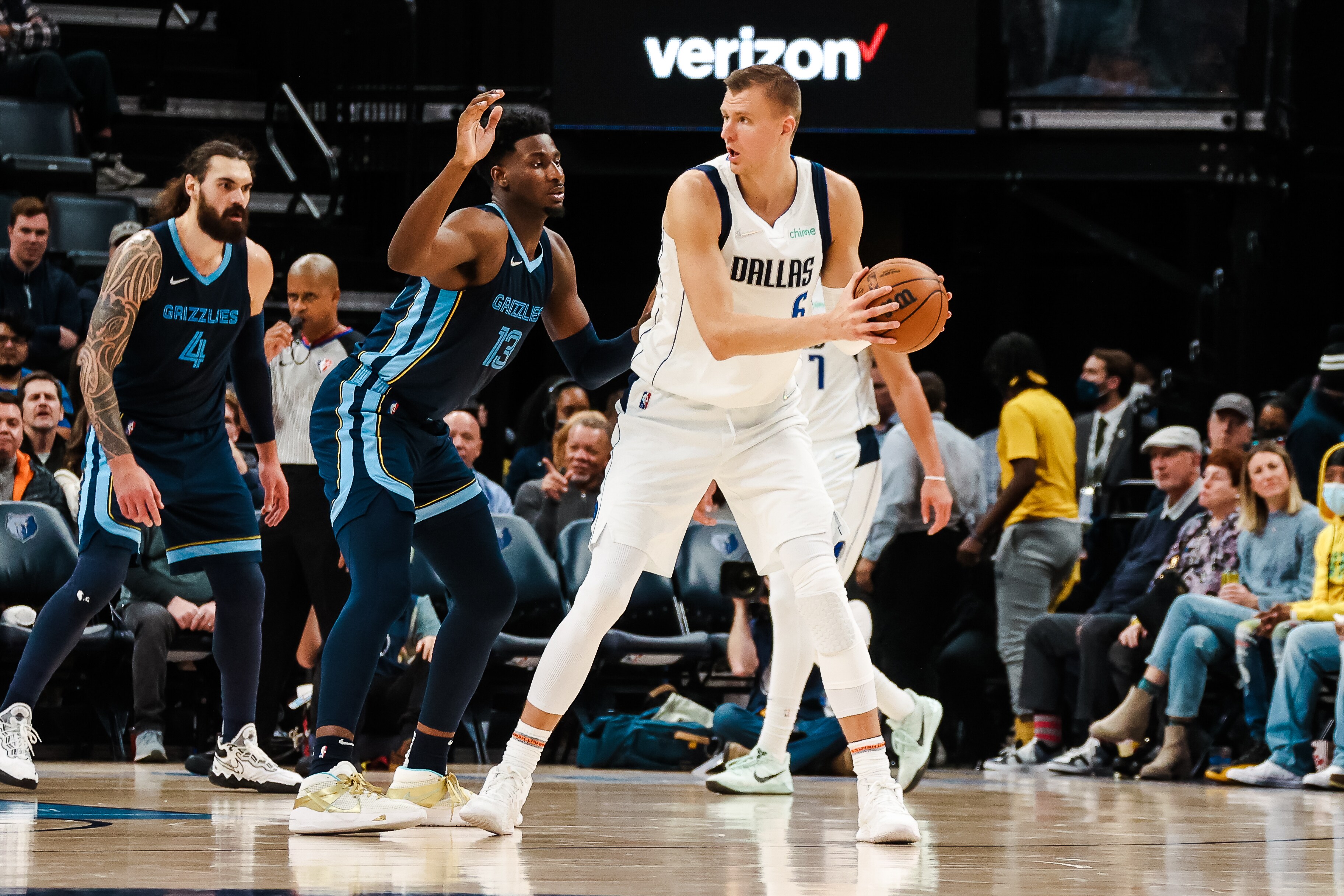 Mavs hoping Porzingis can help guide them past Lakers Dallas Mavericks