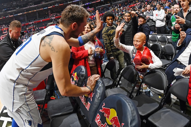Dončić honored with NBA Cares Bob Lanier Community Assist award | Dallas  Mavericks