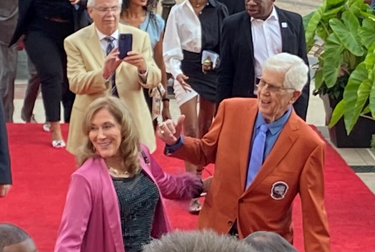 Back surgery couldn’t keep Del Harris from HOF celebration | Dallas ...