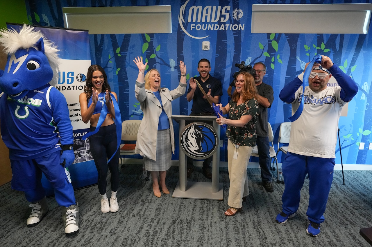 Mavs Foundation unveils state-of-the-art podcast studio for students ...
