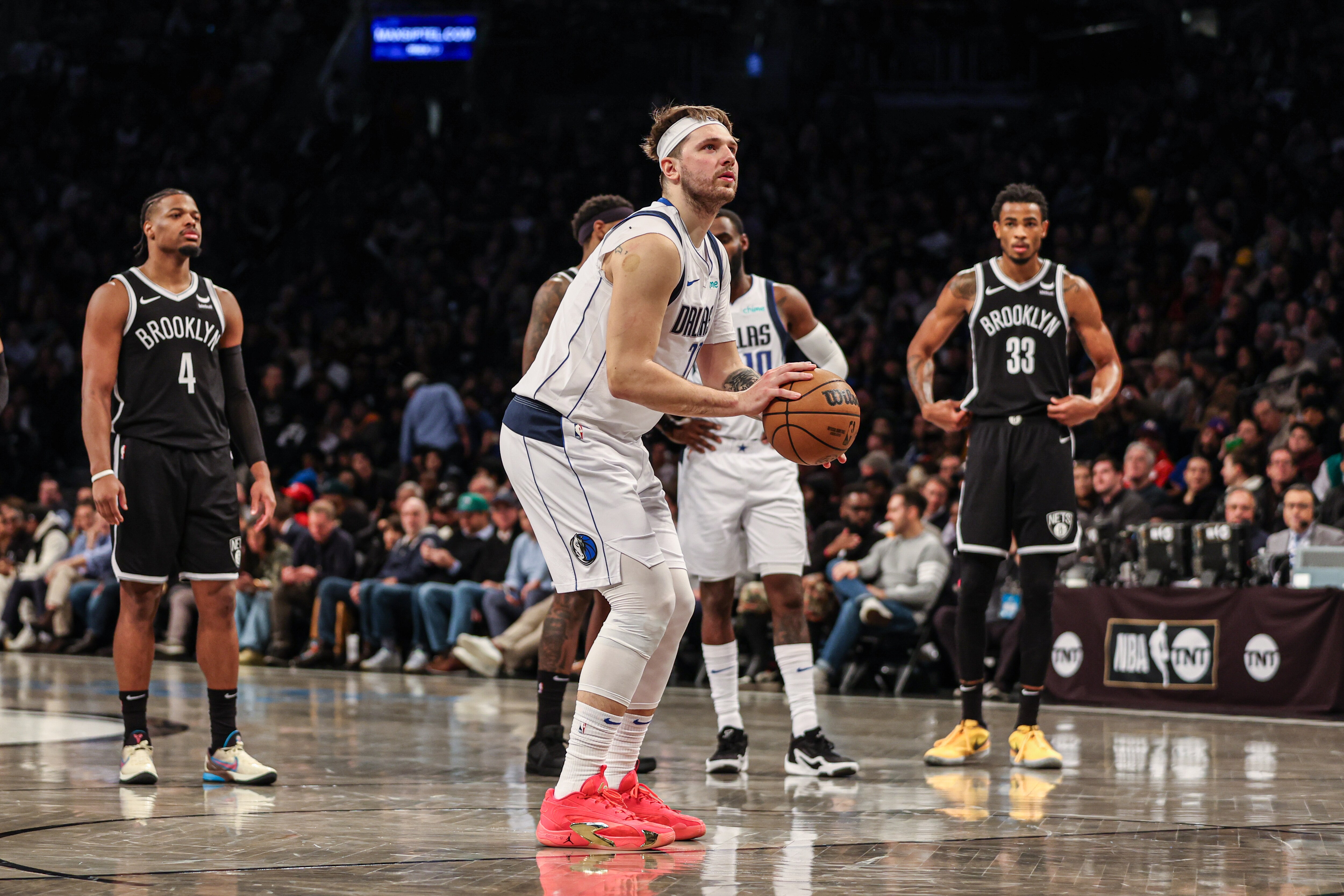 Injury bug putting a damper on Mavs-Knicks game | Dallas Mavericks