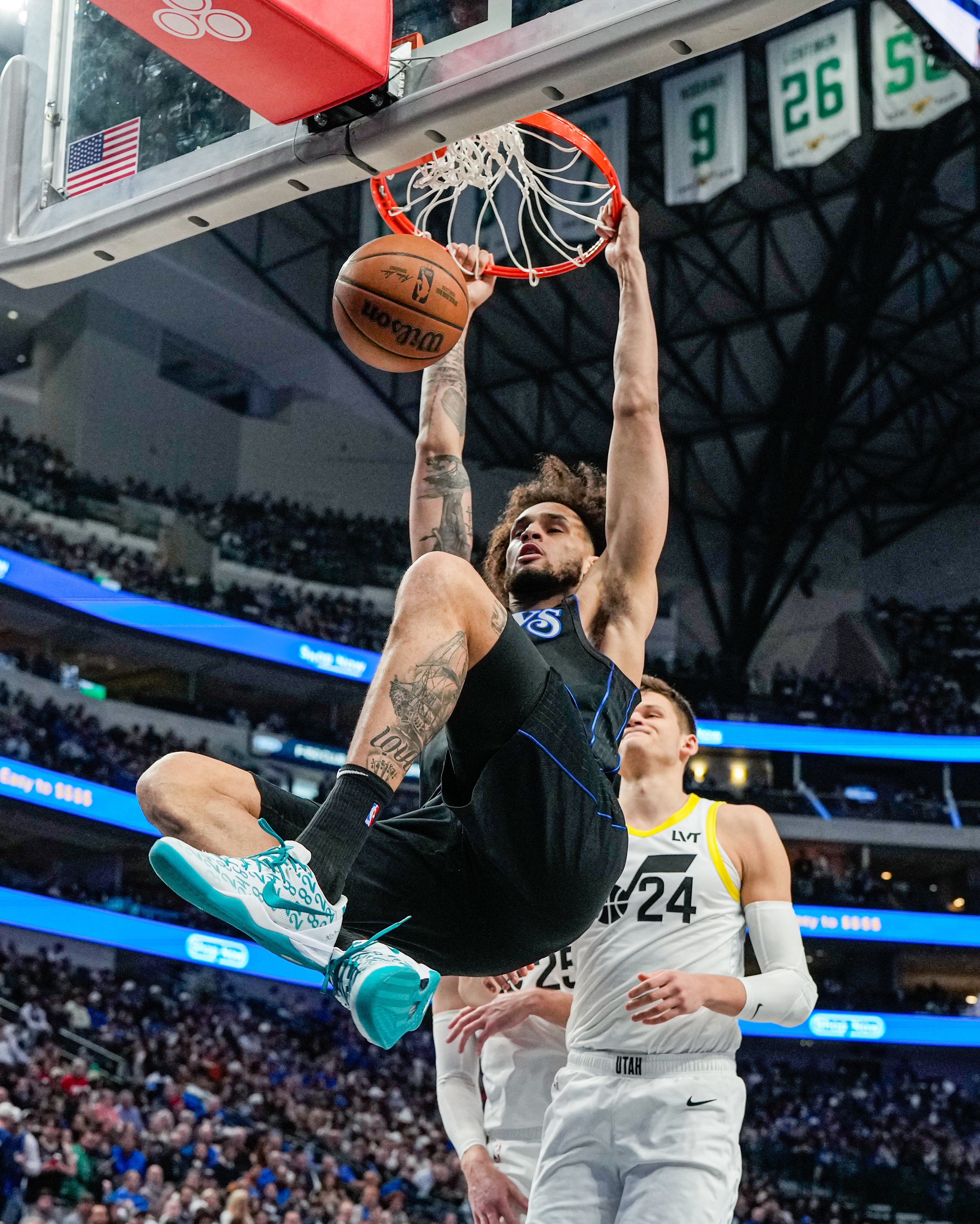 Mavs move into sixth in West with 113-97 dunk-fest win over Jazz