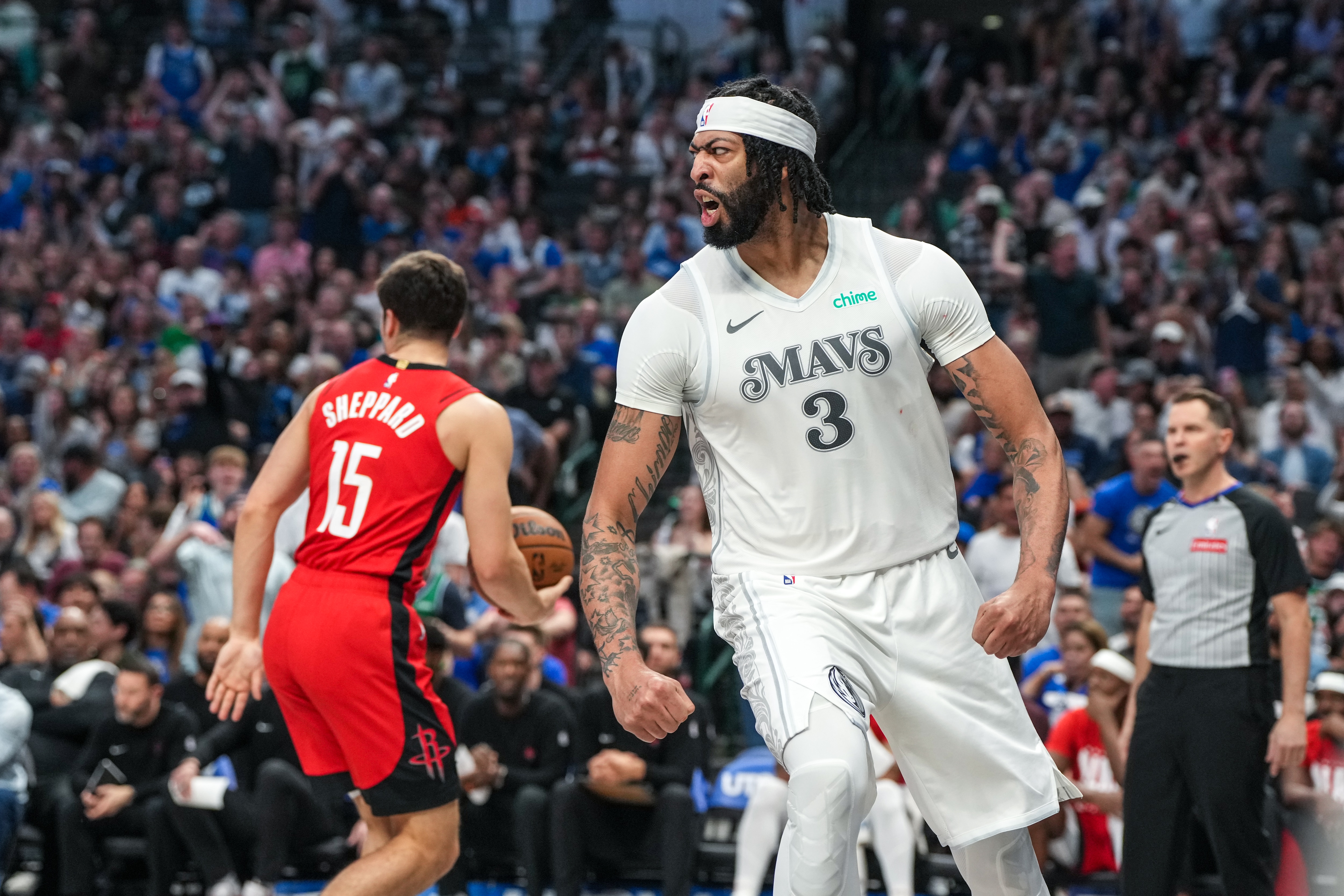 Davis super in debut as Mavs beat Rockets, 116-105 | Dallas Mavericks