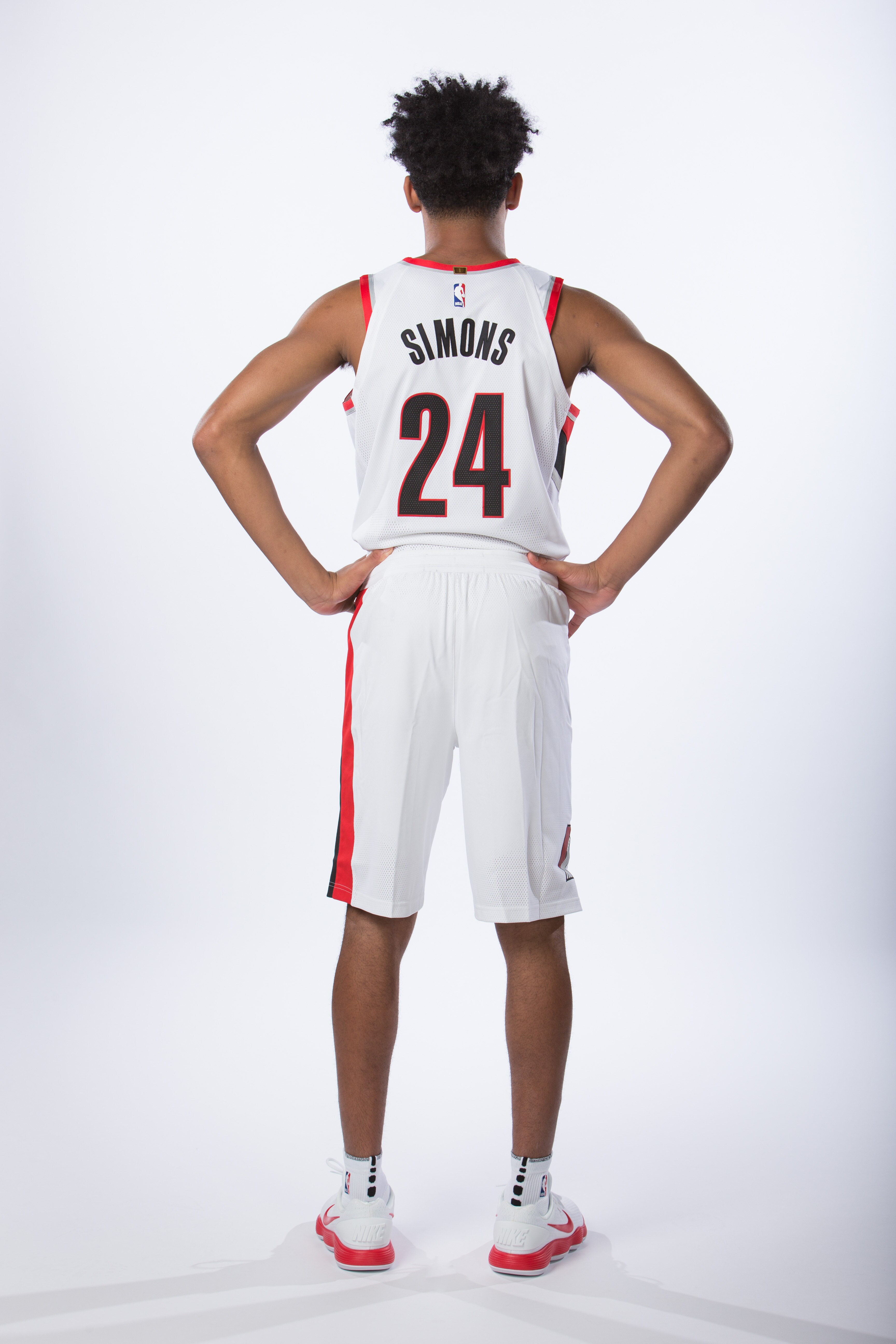 PHOTOS » Anfernee Simons Arrives In Portland | Portland Trail Blazers